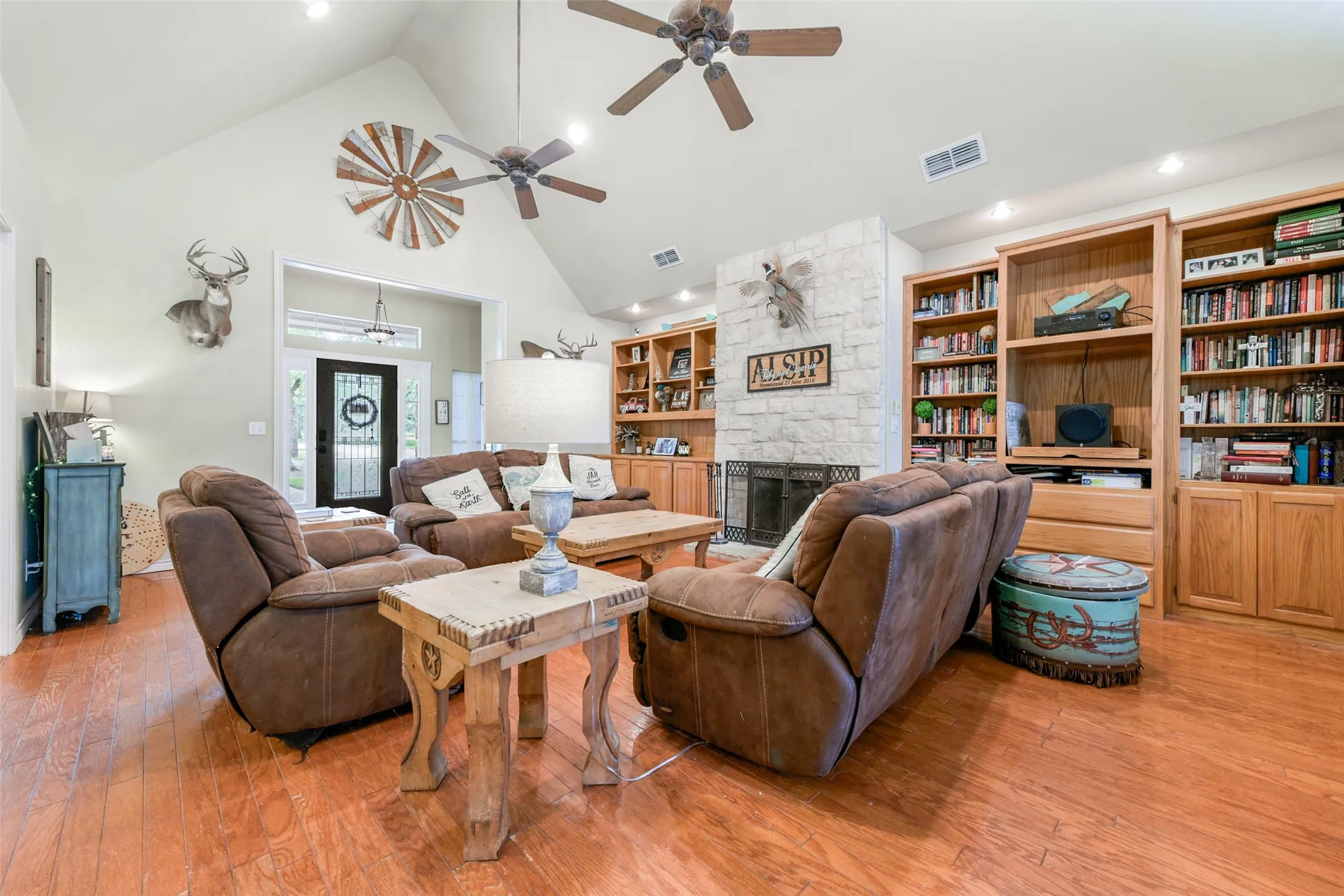 Farm For Sale in Jack County , 3391 Fm 2190, Jacksboro, Texas 76458, 4 Bedroom, 4 Bathroom, 2 Garage spaces, 3,678 Sqft, built in 1999, mls#21269717, Real Estate Agent in Jacksboro, Homes For Sale in Jack county, Homes For Sale in Jacksboro, Realtor in Jacksboro Texas, Real Estate Brokerage Independent Realty Texas, Luminita Cordes Realtor