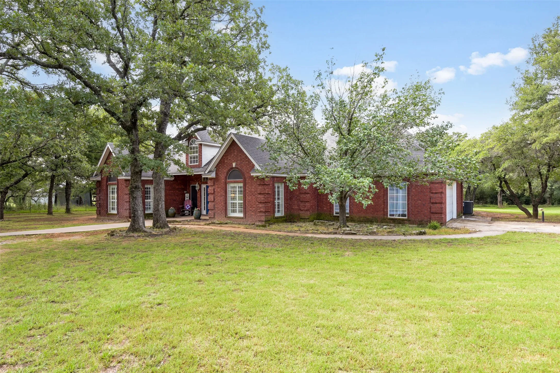 Farm For Sale in Jack County , 3391 Fm 2190, Jacksboro, Texas 76458, 4 Bedroom, 4 Bathroom, 2 Garage spaces, 3,678 Sqft, built in 1999, mls#21269717, Real Estate Agent in Jacksboro, Homes For Sale in Jack county, Homes For Sale in Jacksboro, Realtor in Jacksboro Texas, Real Estate Brokerage Independent Realty Texas, Luminita Cordes Realtor
