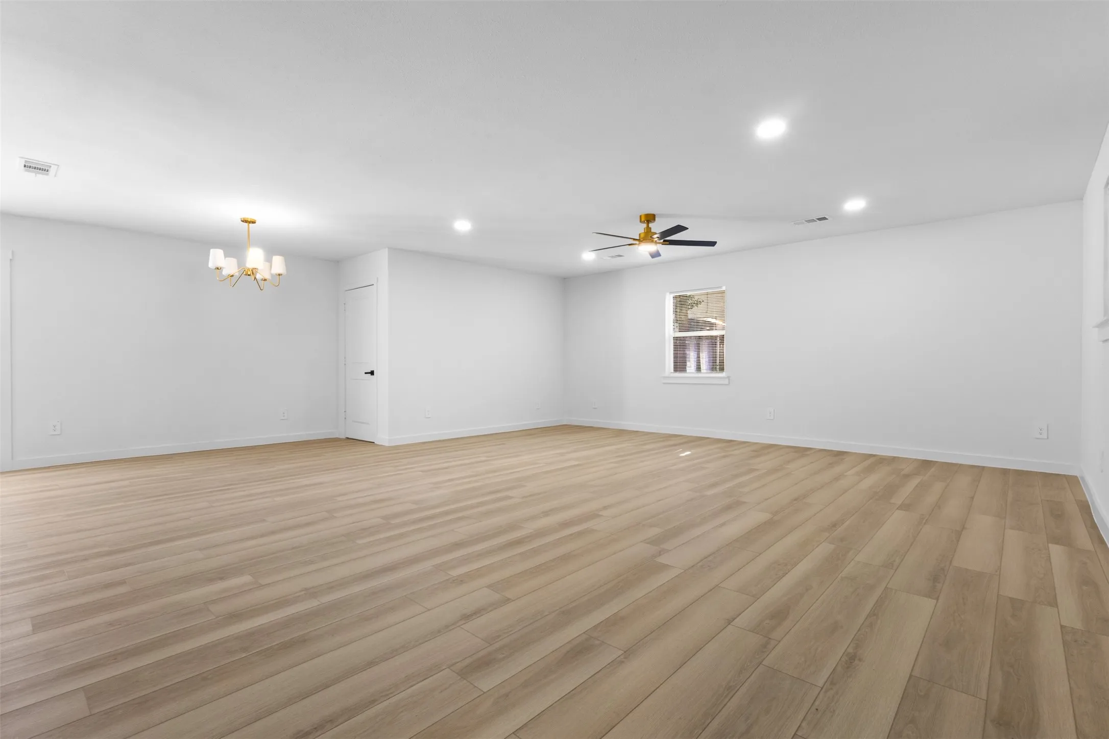 Single Family Residence For Rent in Dallas County , 3022 Valwood Parkway, Farmers Branch, Texas 75234, 4 Bedroom, 2 Bathroom, Garage spaces, 1,686 Sqft, built in 1959, mls#21273066, Real Estate Agent in Farmers Branch, Homes For Rent in Dallas county, Homes For Rent in Farmers Branch, Realtor in Farmers Branch Texas, Real Estate Brokerage Independent Realty Texas, Luminita Cordes Realtor