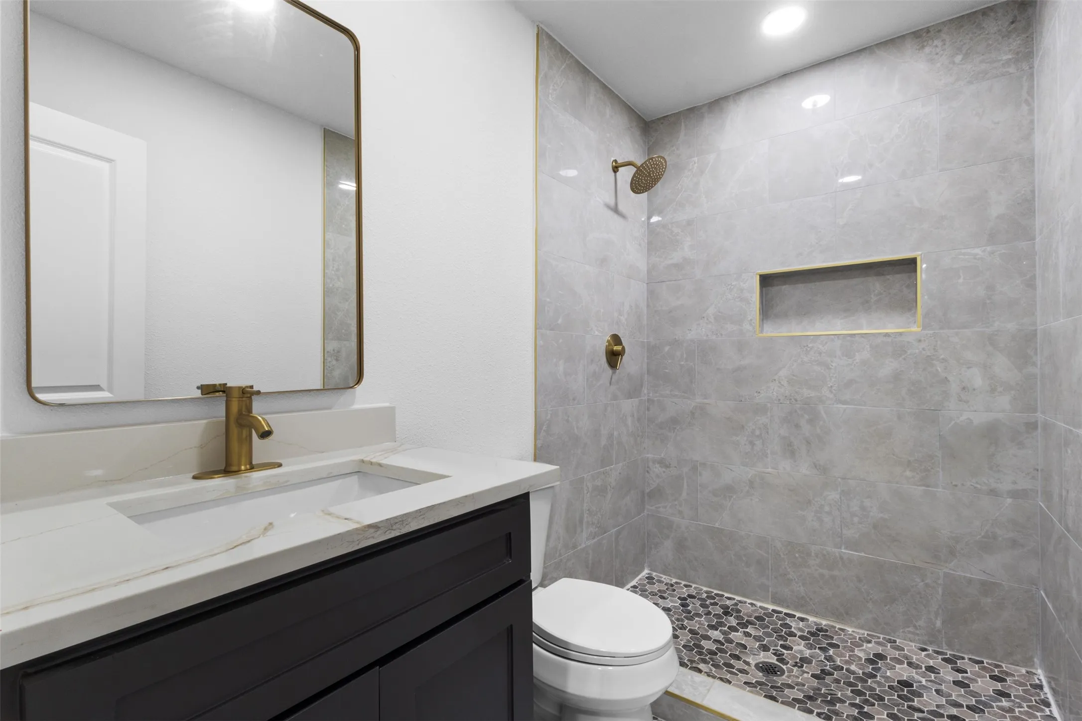 Single Family Residence For Rent in Dallas County , 3022 Valwood Parkway, Farmers Branch, Texas 75234, 4 Bedroom, 2 Bathroom, Garage spaces, 1,686 Sqft, built in 1959, mls#21273066, Real Estate Agent in Farmers Branch, Homes For Rent in Dallas county, Homes For Rent in Farmers Branch, Realtor in Farmers Branch Texas, Real Estate Brokerage Independent Realty Texas, Luminita Cordes Realtor