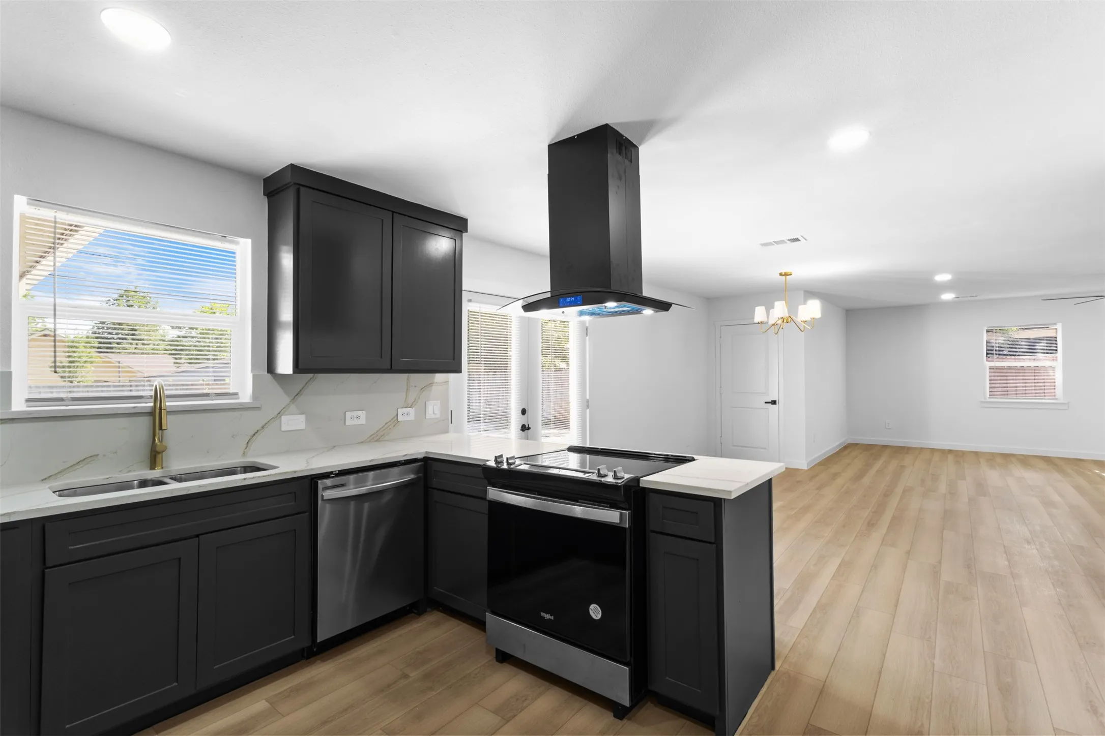 Single Family Residence For Rent in Dallas County , 3022 Valwood Parkway, Farmers Branch, Texas 75234, 4 Bedroom, 2 Bathroom, Garage spaces, 1,686 Sqft, built in 1959, mls#21273066, Real Estate Agent in Farmers Branch, Homes For Rent in Dallas county, Homes For Rent in Farmers Branch, Realtor in Farmers Branch Texas, Real Estate Brokerage Independent Realty Texas, Luminita Cordes Realtor