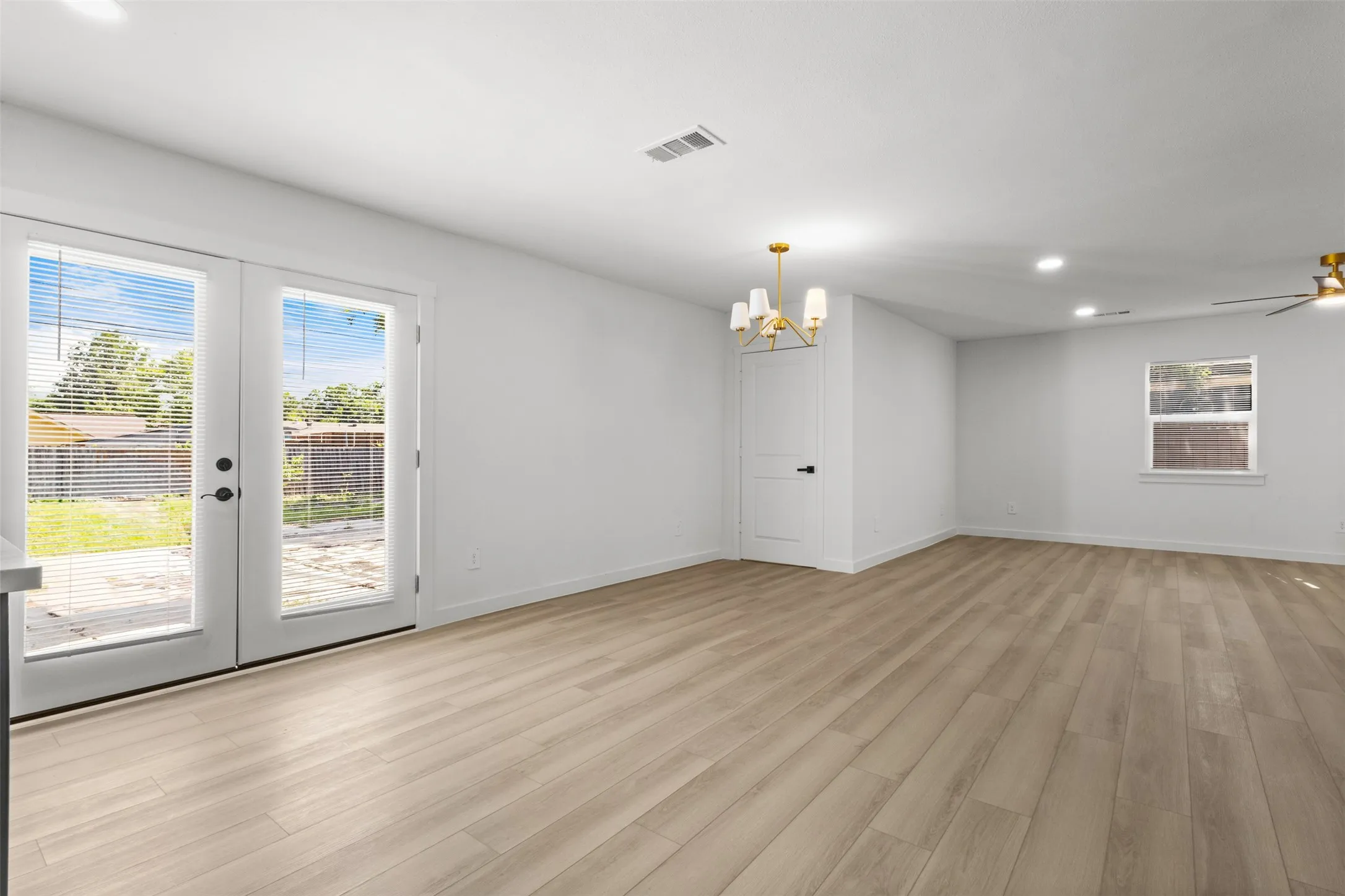 Single Family Residence For Rent in Dallas County , 3022 Valwood Parkway, Farmers Branch, Texas 75234, 4 Bedroom, 2 Bathroom, Garage spaces, 1,686 Sqft, built in 1959, mls#21273066, Real Estate Agent in Farmers Branch, Homes For Rent in Dallas county, Homes For Rent in Farmers Branch, Realtor in Farmers Branch Texas, Real Estate Brokerage Independent Realty Texas, Luminita Cordes Realtor