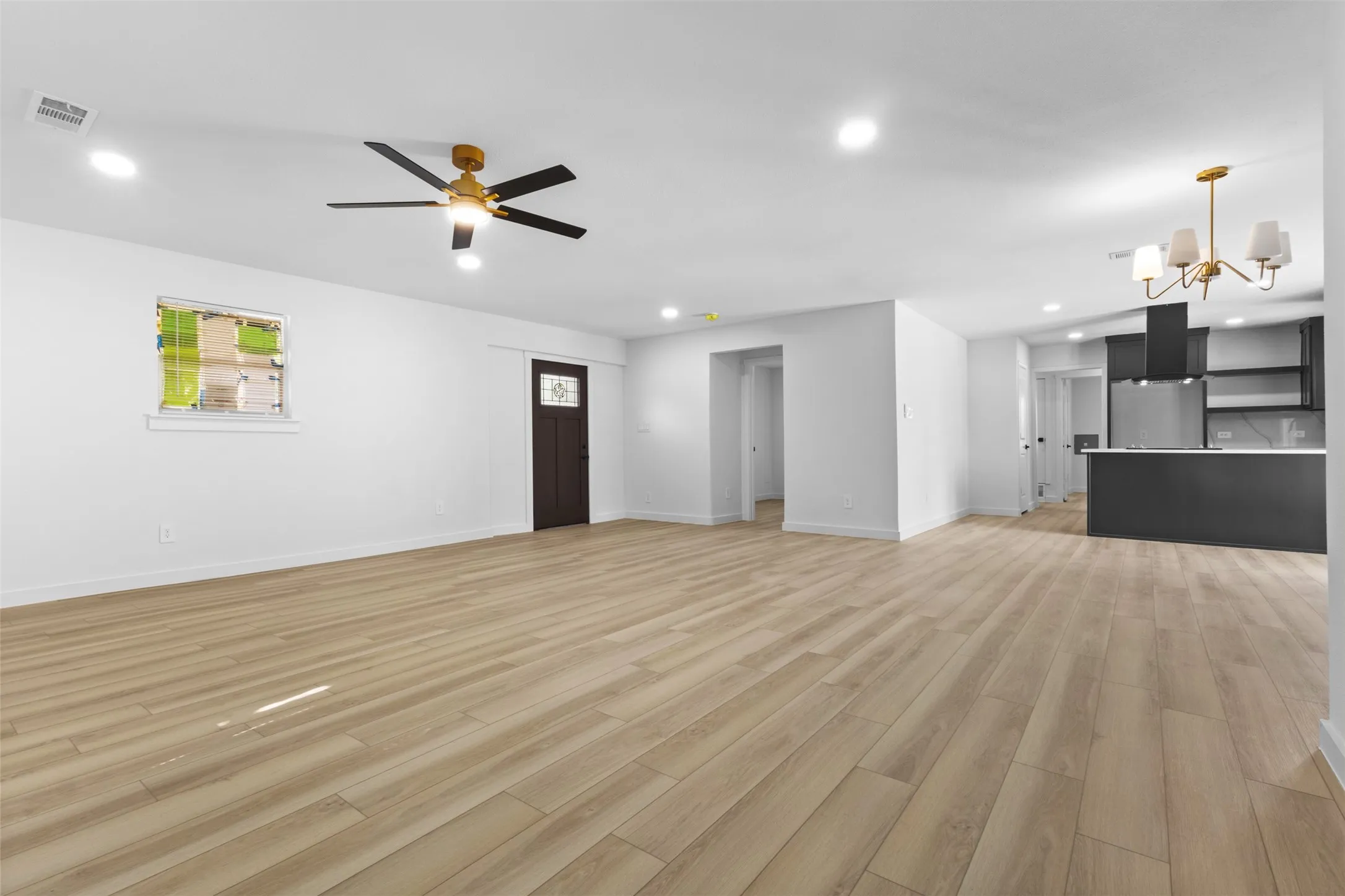 Single Family Residence For Rent in Dallas County , 3022 Valwood Parkway, Farmers Branch, Texas 75234, 4 Bedroom, 2 Bathroom, Garage spaces, 1,686 Sqft, built in 1959, mls#21273066, Real Estate Agent in Farmers Branch, Homes For Rent in Dallas county, Homes For Rent in Farmers Branch, Realtor in Farmers Branch Texas, Real Estate Brokerage Independent Realty Texas, Luminita Cordes Realtor
