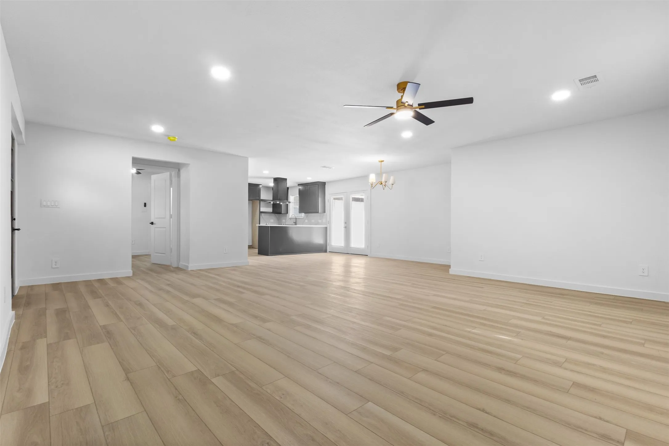 Single Family Residence For Rent in Dallas County , 3022 Valwood Parkway, Farmers Branch, Texas 75234, 4 Bedroom, 2 Bathroom, Garage spaces, 1,686 Sqft, built in 1959, mls#21273066, Real Estate Agent in Farmers Branch, Homes For Rent in Dallas county, Homes For Rent in Farmers Branch, Realtor in Farmers Branch Texas, Real Estate Brokerage Independent Realty Texas, Luminita Cordes Realtor