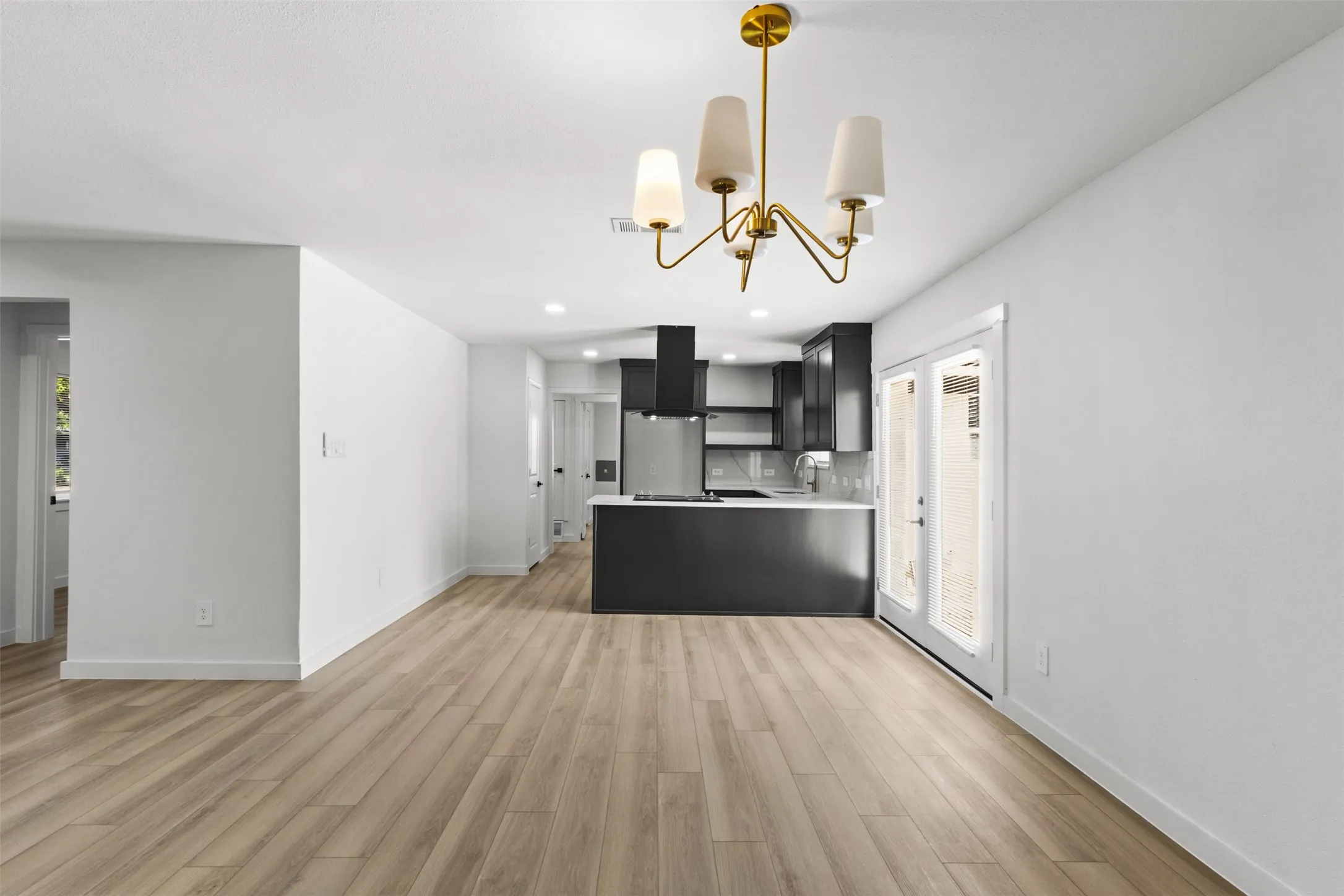 Single Family Residence For Rent in Dallas County , 3022 Valwood Parkway, Farmers Branch, Texas 75234, 4 Bedroom, 2 Bathroom, Garage spaces, 1,686 Sqft, built in 1959, mls#21273066, Real Estate Agent in Farmers Branch, Homes For Rent in Dallas county, Homes For Rent in Farmers Branch, Realtor in Farmers Branch Texas, Real Estate Brokerage Independent Realty Texas, Luminita Cordes Realtor