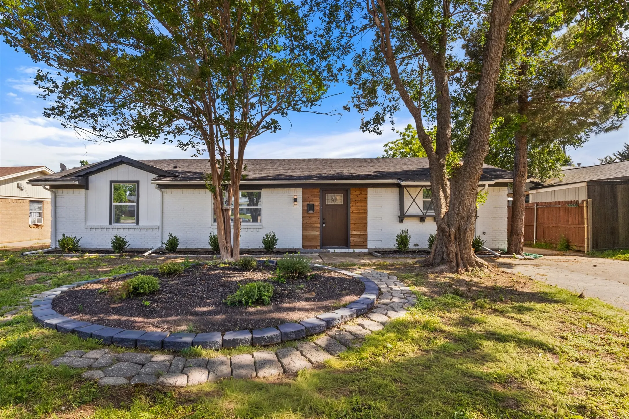 Single Family Residence For Rent in Dallas County , 3022 Valwood Parkway, Farmers Branch, Texas 75234, 4 Bedroom, 2 Bathroom, Garage spaces, 1,686 Sqft, built in 1959, mls#21273066, Real Estate Agent in Farmers Branch, Homes For Rent in Dallas county, Homes For Rent in Farmers Branch, Realtor in Farmers Branch Texas, Real Estate Brokerage Independent Realty Texas, Luminita Cordes Realtor
