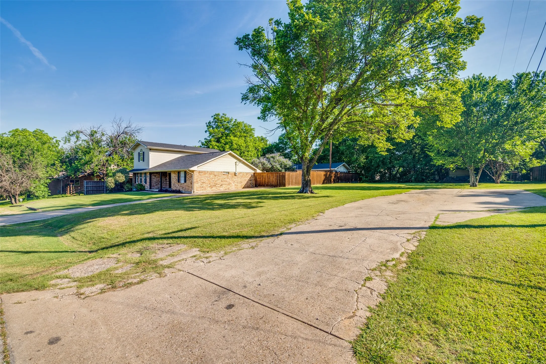 Single Family Residence For Sale in Kaufman County , 110 Weaver Street, Forney, Texas 75126, 4 Bedroom, 4 Bathroom, Garage spaces, 1,950 Sqft, built in 1983, mls#21271780, Real Estate Agent in Forney, Homes For Sale in Kaufman county, Homes For Sale in Forney, Realtor in Forney Texas, Real Estate Brokerage Independent Realty Texas, Luminita Cordes Realtor