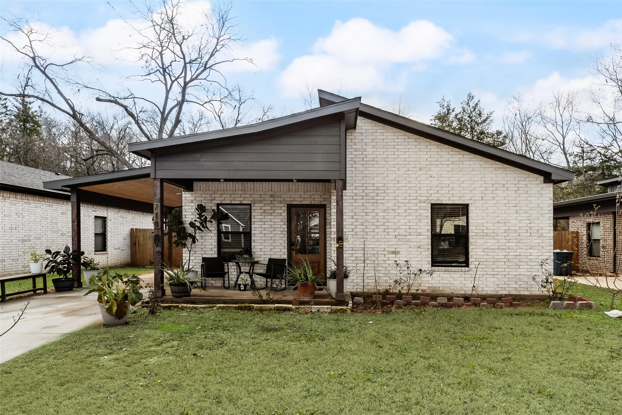 Single Family Residence For Sale in Grayson County , 718 E Crawford Street, Denison, Texas 75021, 3 Bedrooms, 2 Bathrooms, Garage spaces, 1,228 Sqft, built in 2023, Price $210,000, mls#21273067, Real Estate Agent in Denison, Homes For Sale in Grayson county, Homes For Sale in Denison, Realtor in Denison Texas, Real Estate Brokerage Independent Realty Texas, Luminita Cordes Realtor