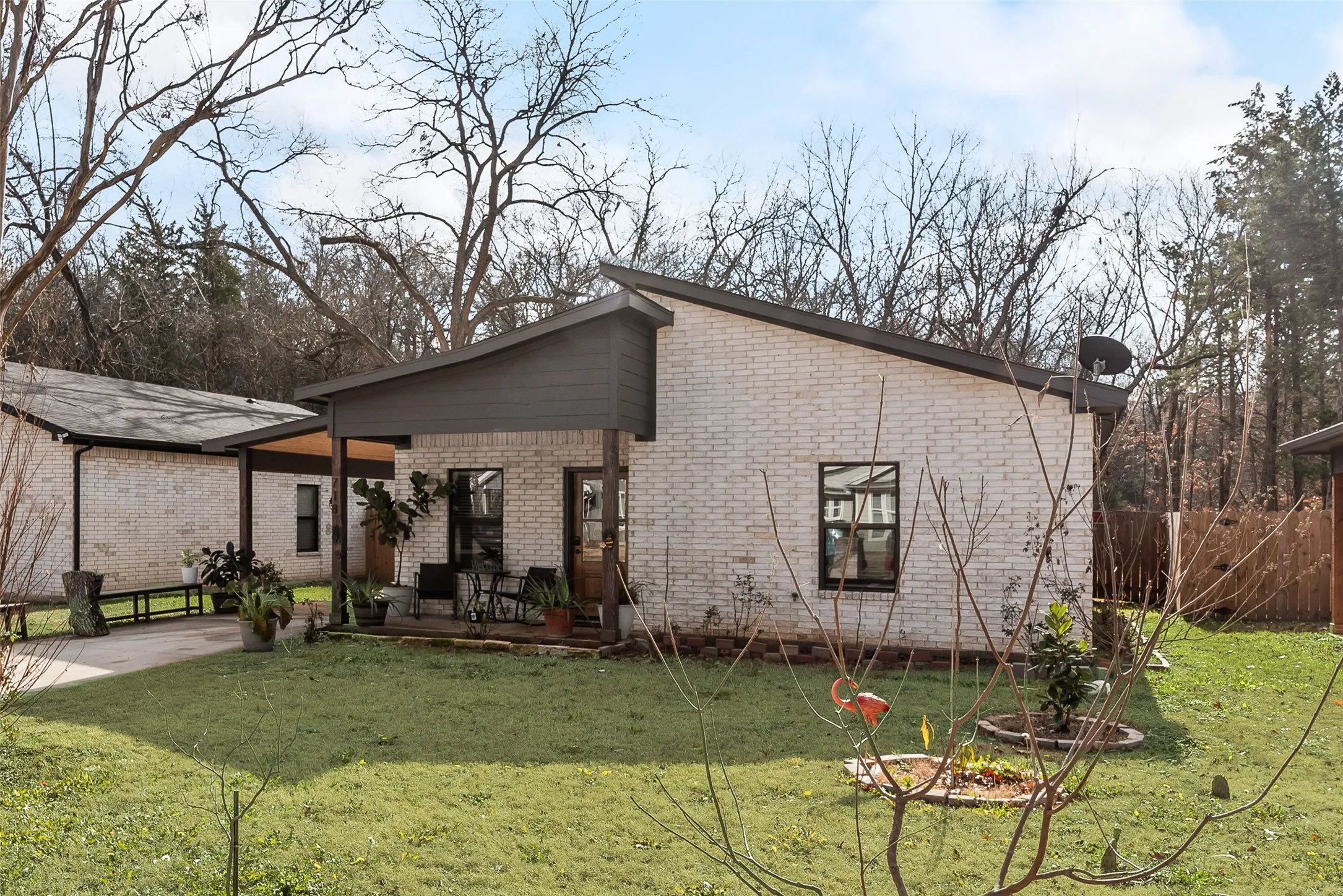 Single Family Residence For Sale in Grayson County , 718 E Crawford Street, Denison, Texas 75021, 3 Bedrooms, 2 Bathrooms, Garage spaces, 1,228 Sqft, built in 2023, Price $210,000, mls#21273067, Real Estate Agent in Denison, Homes For Sale in Grayson county, Homes For Sale in Denison, Realtor in Denison Texas, Real Estate Brokerage Independent Realty Texas, Luminita Cordes Realtor