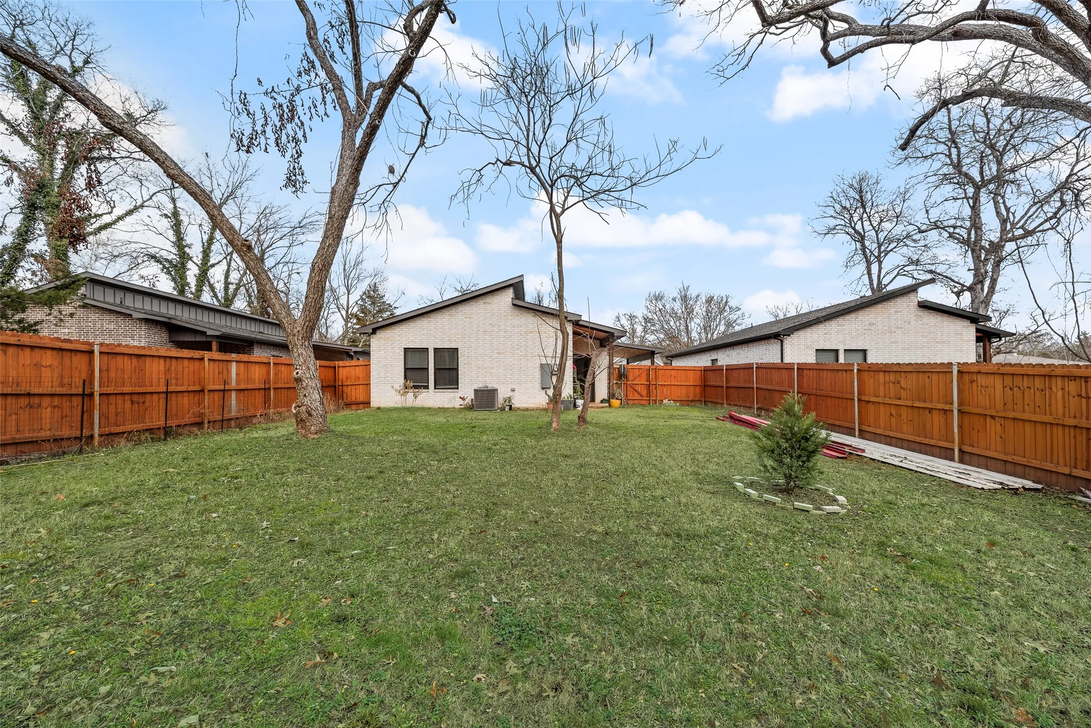 Single Family Residence For Sale in Grayson County , 718 E Crawford Street, Denison, Texas 75021, 3 Bedrooms, 2 Bathrooms, Garage spaces, 1,228 Sqft, built in 2023, Price $210,000, mls#21273067, Real Estate Agent in Denison, Homes For Sale in Grayson county, Homes For Sale in Denison, Realtor in Denison Texas, Real Estate Brokerage Independent Realty Texas, Luminita Cordes Realtor