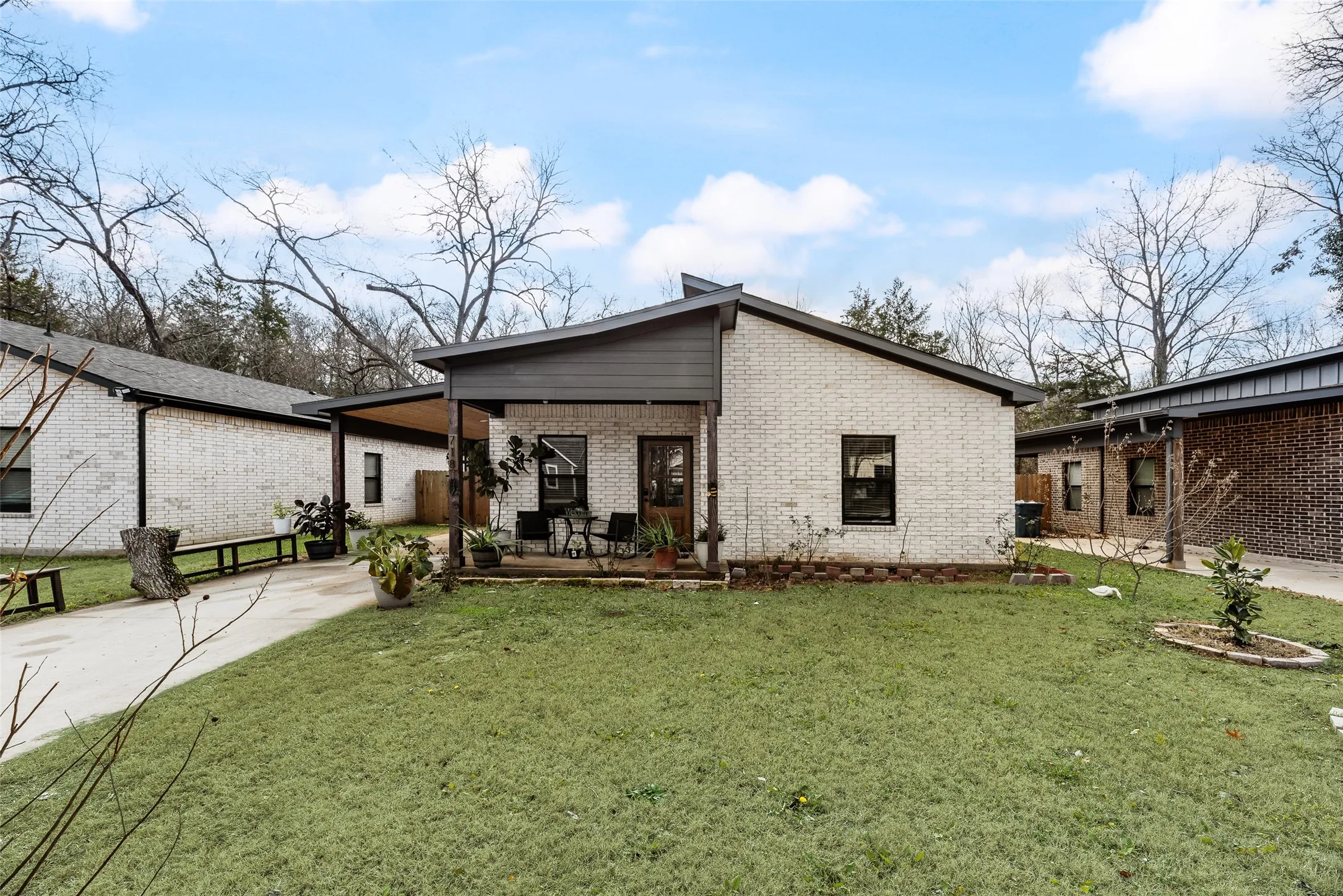 Single Family Residence For Sale in Grayson County , 718 E Crawford Street, Denison, Texas 75021, 3 Bedrooms, 2 Bathrooms, Garage spaces, 1,228 Sqft, built in 2023, Price $210,000, mls#21273067, Real Estate Agent in Denison, Homes For Sale in Grayson county, Homes For Sale in Denison, Realtor in Denison Texas, Real Estate Brokerage Independent Realty Texas, Luminita Cordes Realtor