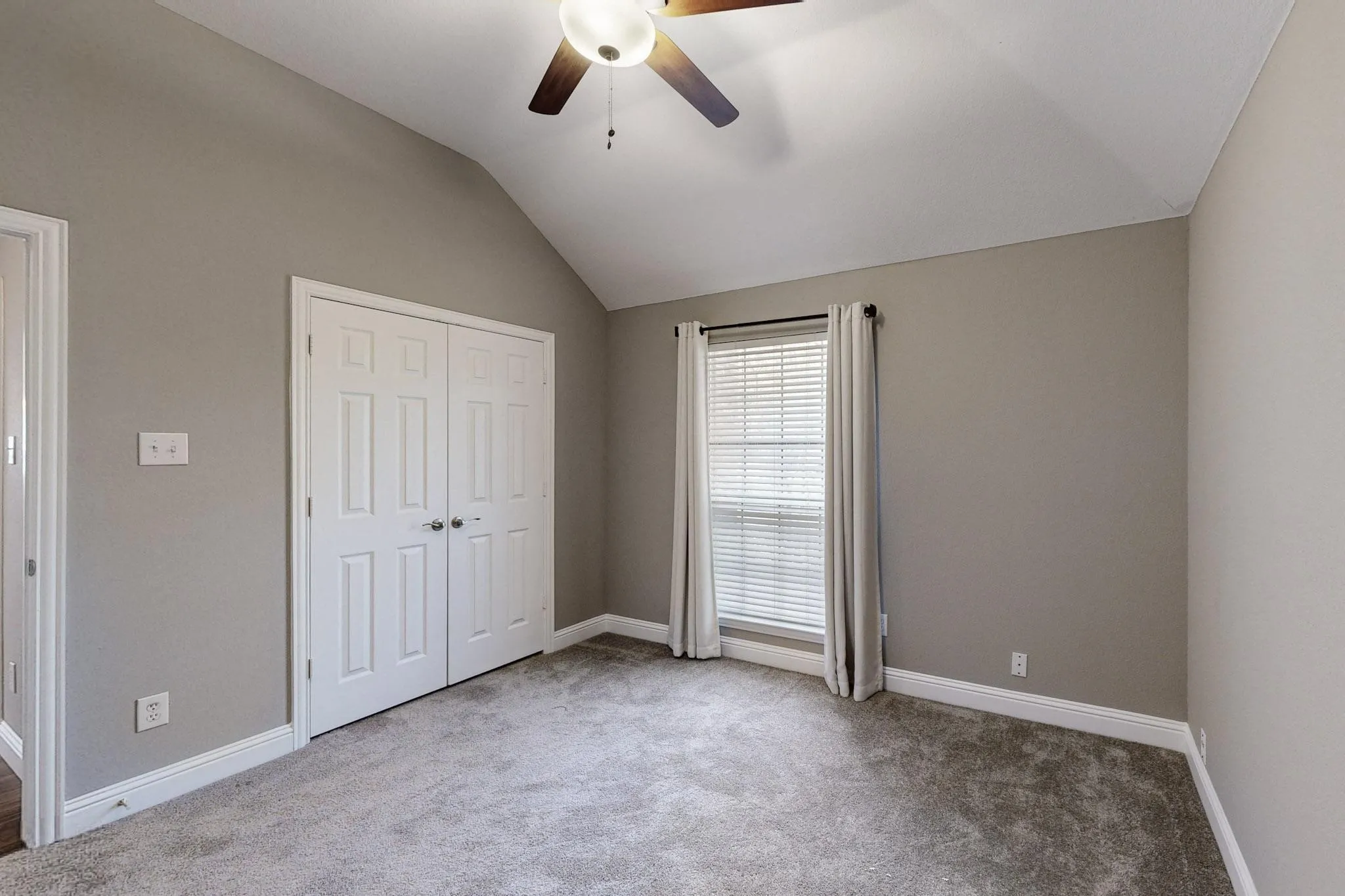 Single Family Residence For Rent in Rockwall County , 644 Stafford Circle, Rockwall, Texas 75087, 4 Bedrooms, 2 Bathrooms, 2 Garage spaces, 2,413 Sqft, built in 2000, Price $3,250, mls#21268262, Real Estate Agent in Rockwall, Homes For Rent in Rockwall county, Homes For Rent in Rockwall, Realtor in Rockwall Texas, Real Estate Brokerage Independent Realty Texas, Luminita Cordes Realtor