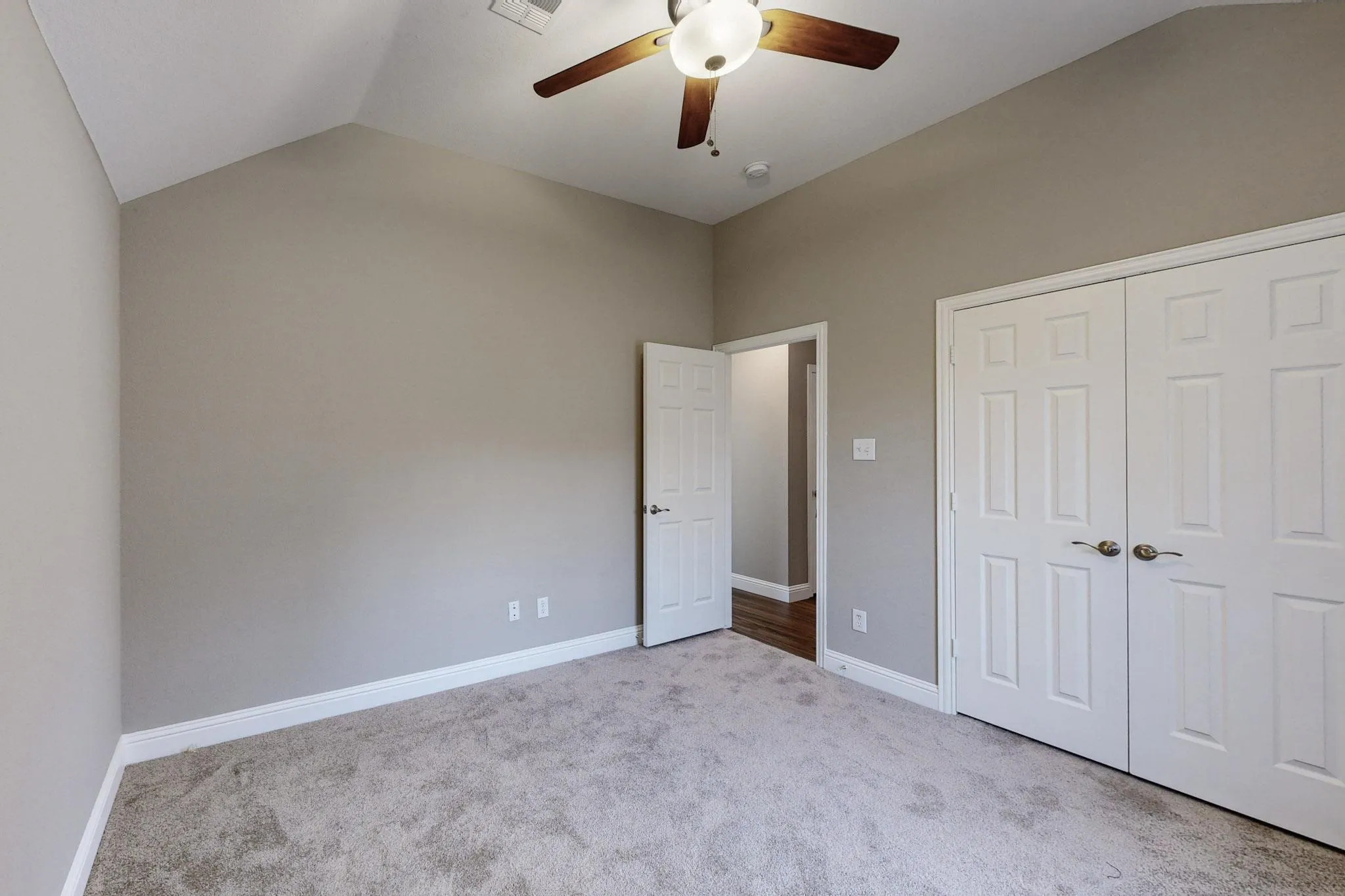 Single Family Residence For Rent in Rockwall County , 644 Stafford Circle, Rockwall, Texas 75087, 4 Bedrooms, 2 Bathrooms, 2 Garage spaces, 2,413 Sqft, built in 2000, Price $3,250, mls#21268262, Real Estate Agent in Rockwall, Homes For Rent in Rockwall county, Homes For Rent in Rockwall, Realtor in Rockwall Texas, Real Estate Brokerage Independent Realty Texas, Luminita Cordes Realtor
