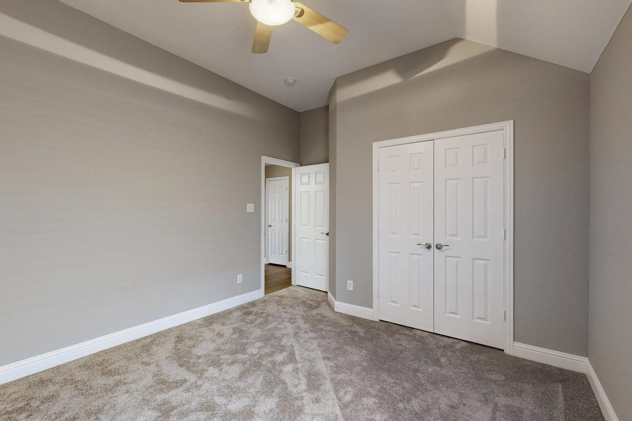 Single Family Residence For Rent in Rockwall County , 644 Stafford Circle, Rockwall, Texas 75087, 4 Bedrooms, 2 Bathrooms, 2 Garage spaces, 2,413 Sqft, built in 2000, Price $3,250, mls#21268262, Real Estate Agent in Rockwall, Homes For Rent in Rockwall county, Homes For Rent in Rockwall, Realtor in Rockwall Texas, Real Estate Brokerage Independent Realty Texas, Luminita Cordes Realtor