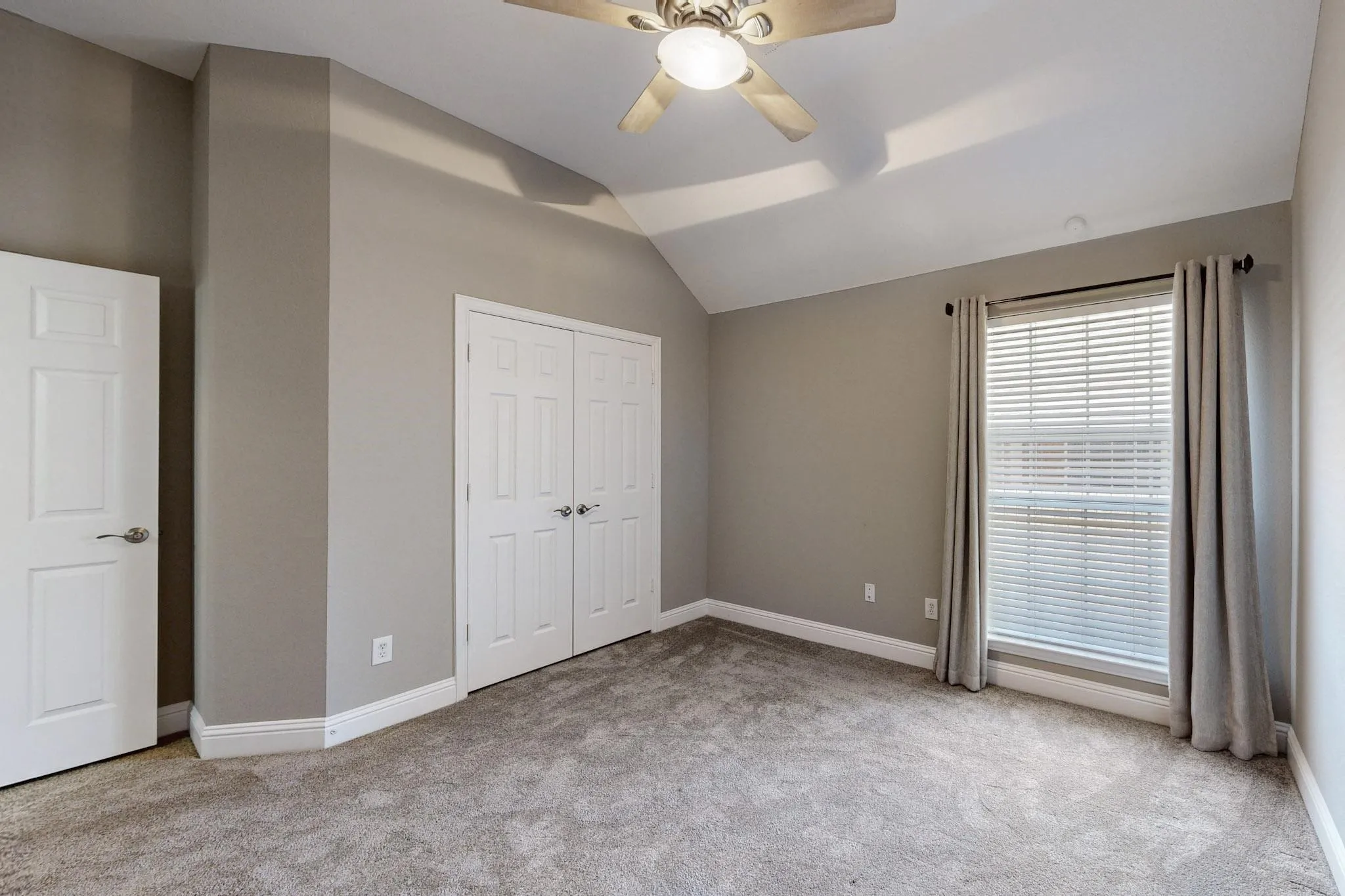 Single Family Residence For Rent in Rockwall County , 644 Stafford Circle, Rockwall, Texas 75087, 4 Bedrooms, 2 Bathrooms, 2 Garage spaces, 2,413 Sqft, built in 2000, Price $3,250, mls#21268262, Real Estate Agent in Rockwall, Homes For Rent in Rockwall county, Homes For Rent in Rockwall, Realtor in Rockwall Texas, Real Estate Brokerage Independent Realty Texas, Luminita Cordes Realtor
