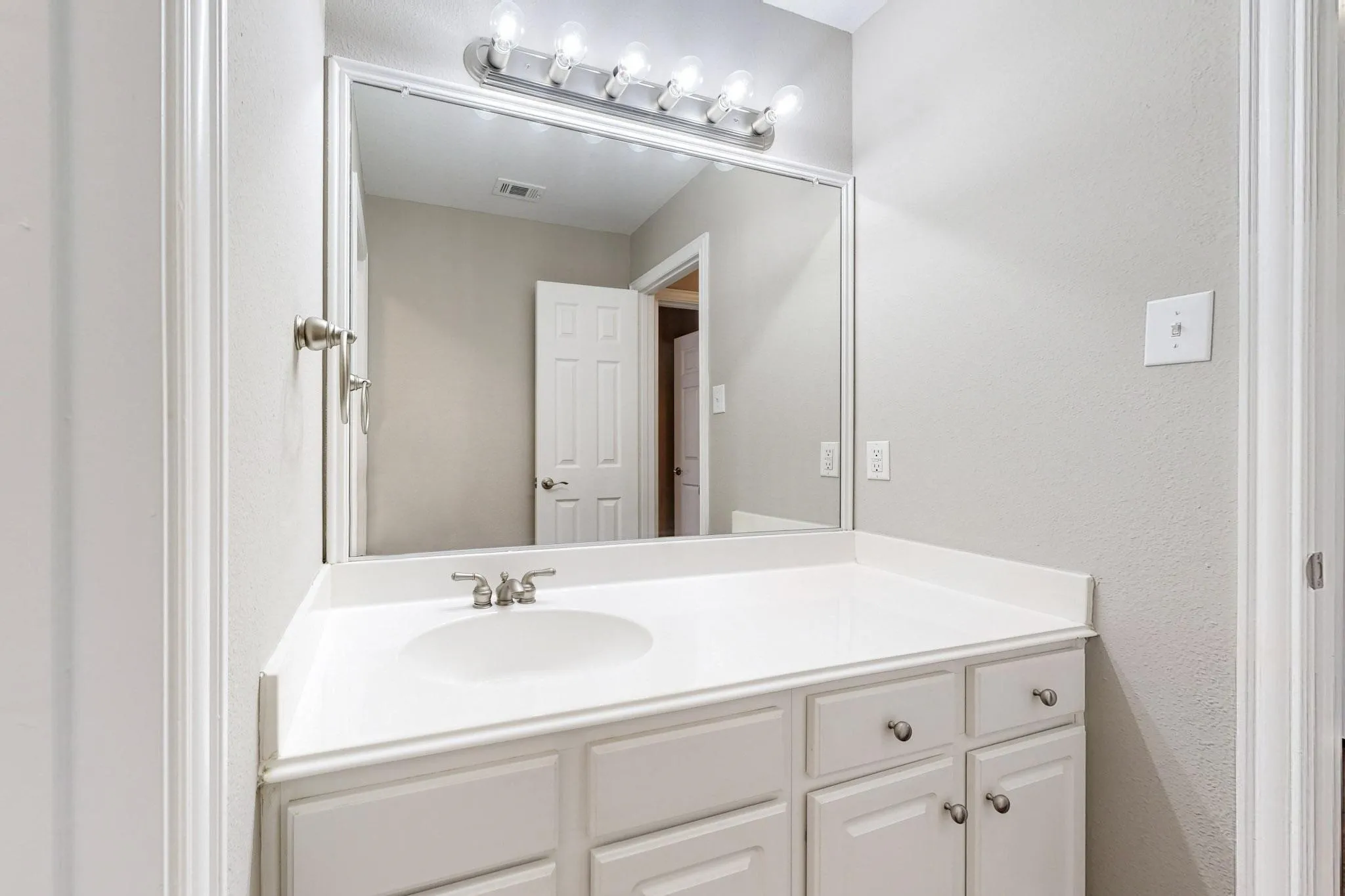 Single Family Residence For Rent in Rockwall County , 644 Stafford Circle, Rockwall, Texas 75087, 4 Bedrooms, 2 Bathrooms, 2 Garage spaces, 2,413 Sqft, built in 2000, Price $3,250, mls#21268262, Real Estate Agent in Rockwall, Homes For Rent in Rockwall county, Homes For Rent in Rockwall, Realtor in Rockwall Texas, Real Estate Brokerage Independent Realty Texas, Luminita Cordes Realtor