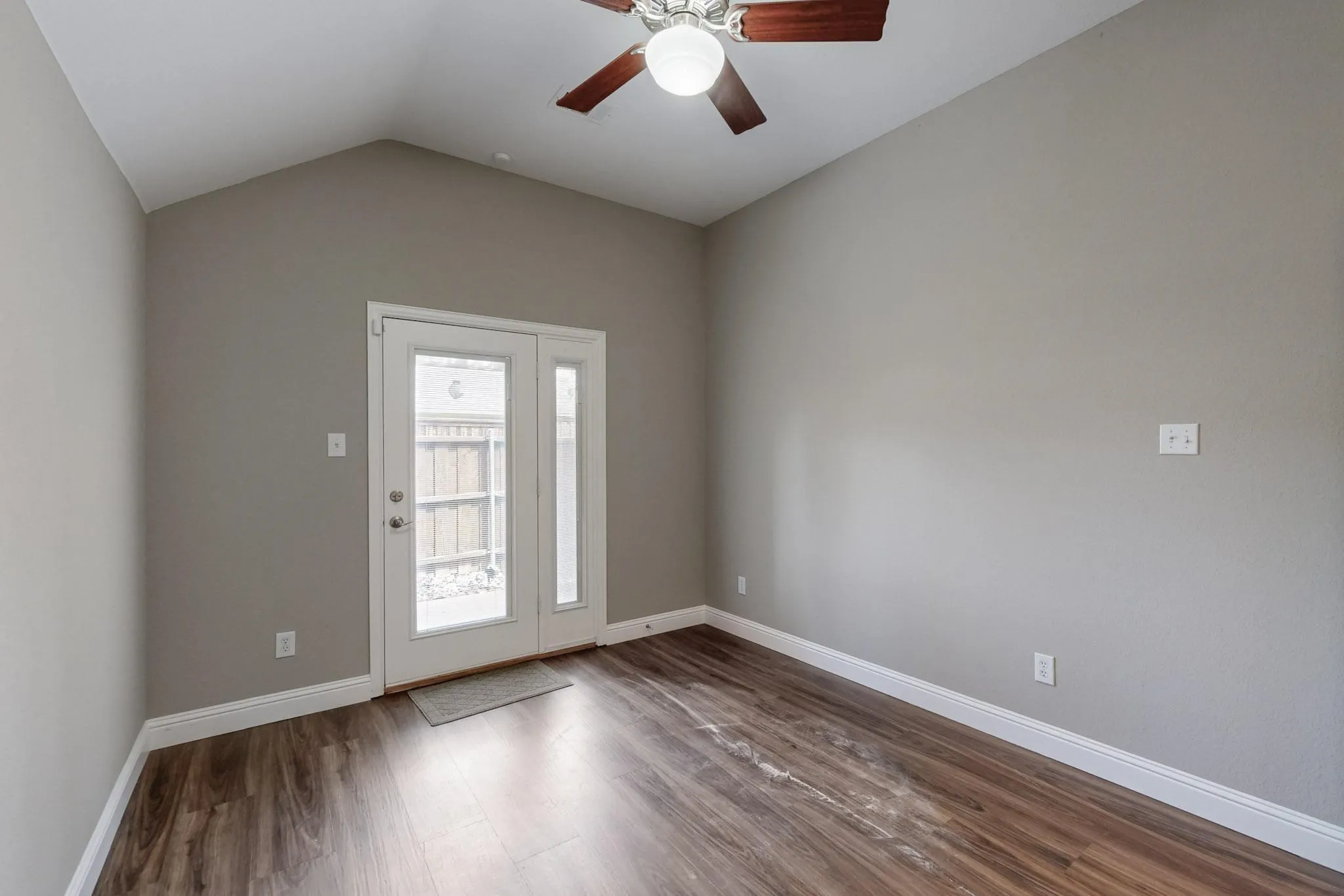 Single Family Residence For Rent in Rockwall County , 644 Stafford Circle, Rockwall, Texas 75087, 4 Bedrooms, 2 Bathrooms, 2 Garage spaces, 2,413 Sqft, built in 2000, Price $3,250, mls#21268262, Real Estate Agent in Rockwall, Homes For Rent in Rockwall county, Homes For Rent in Rockwall, Realtor in Rockwall Texas, Real Estate Brokerage Independent Realty Texas, Luminita Cordes Realtor