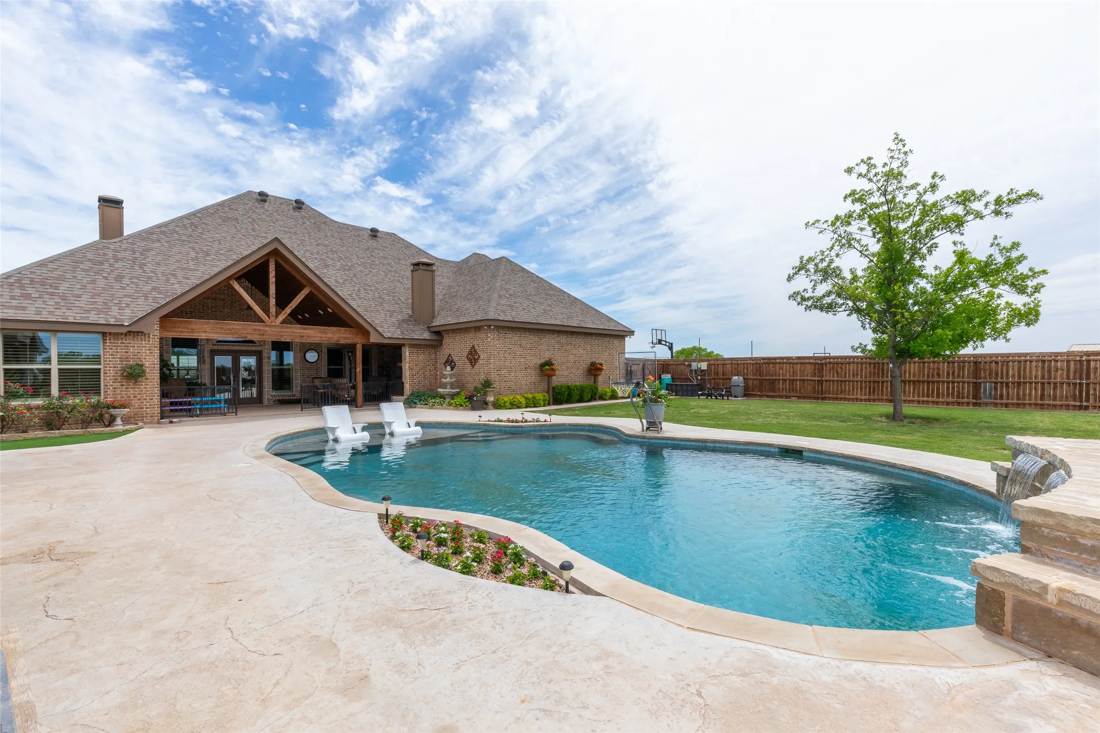 Single Family Residence For Sale in Jones County , 5500 County Road 428, Hawley, Texas 79525, 4 Bedrooms, 4 Bathrooms, 3 Garage spaces, 3,588 Sqft, built in 2016, Price $915,000, mls#21264468, Real Estate Agent in Hawley, Homes For Sale in Jones county, Homes For Sale in Hawley, Realtor in Hawley Texas, Real Estate Brokerage Independent Realty Texas, Luminita Cordes Realtor