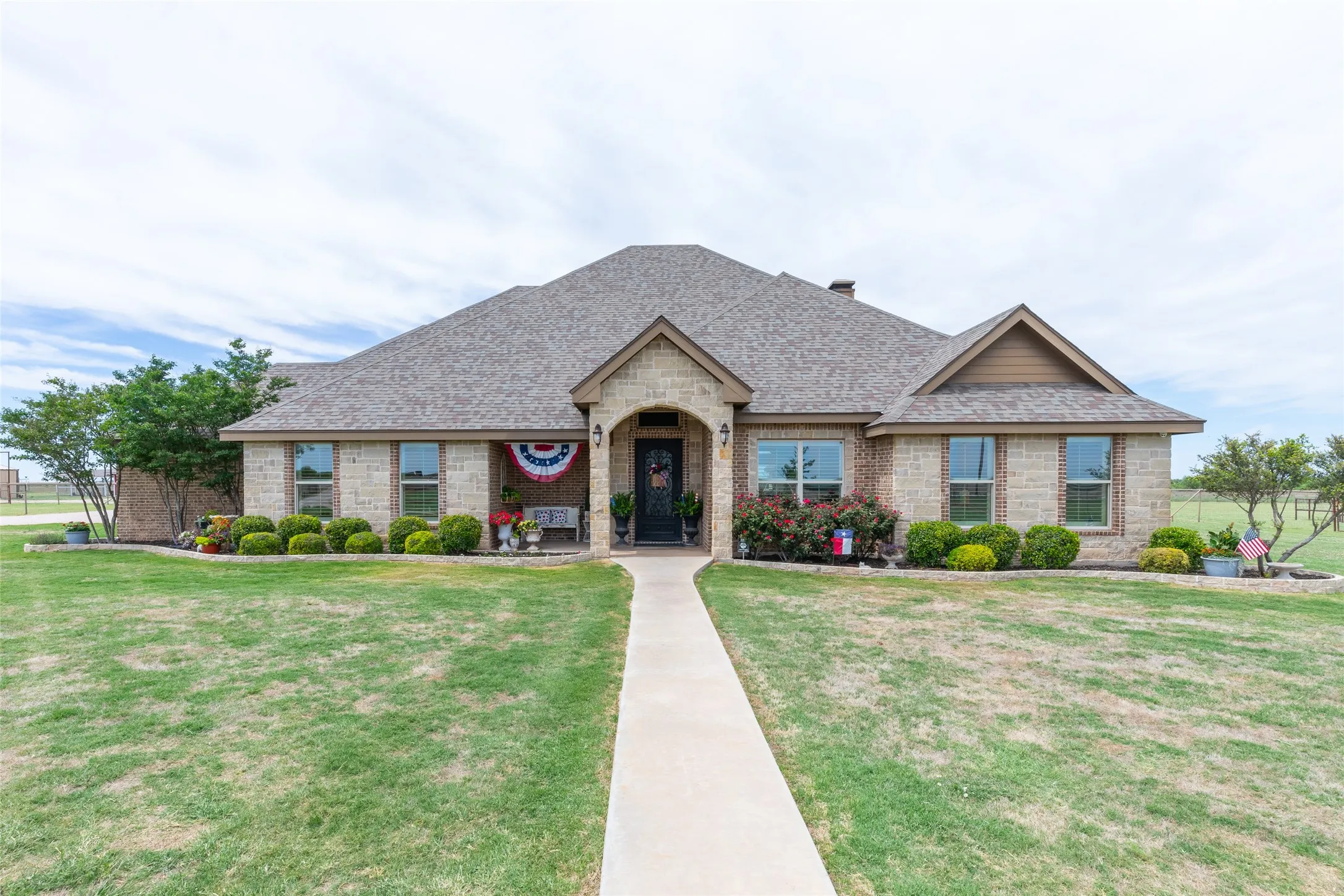 Single Family Residence For Sale in Jones County , 5500 County Road 428, Hawley, Texas 79525, 4 Bedroom, 4 Bathroom, 3 Garage spaces, 3,588 Sqft, built in 2016, mls#21264468, Real Estate Agent in Hawley, Homes For Sale in Jones county, Homes For Sale in Hawley, Realtor in Hawley Texas, Real Estate Brokerage Independent Realty Texas, Luminita Cordes Realtor