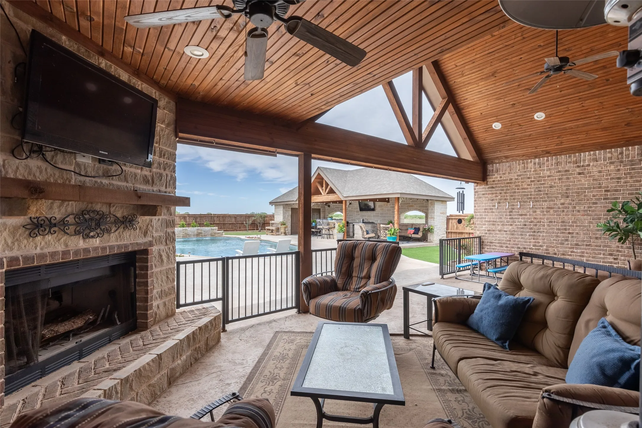 Single Family Residence For Sale in Jones County , 5500 County Road 428, Hawley, Texas 79525, 4 Bedroom, 4 Bathroom, 3 Garage spaces, 3,588 Sqft, built in 2016, mls#21264468, Real Estate Agent in Hawley, Homes For Sale in Jones county, Homes For Sale in Hawley, Realtor in Hawley Texas, Real Estate Brokerage Independent Realty Texas, Luminita Cordes Realtor
