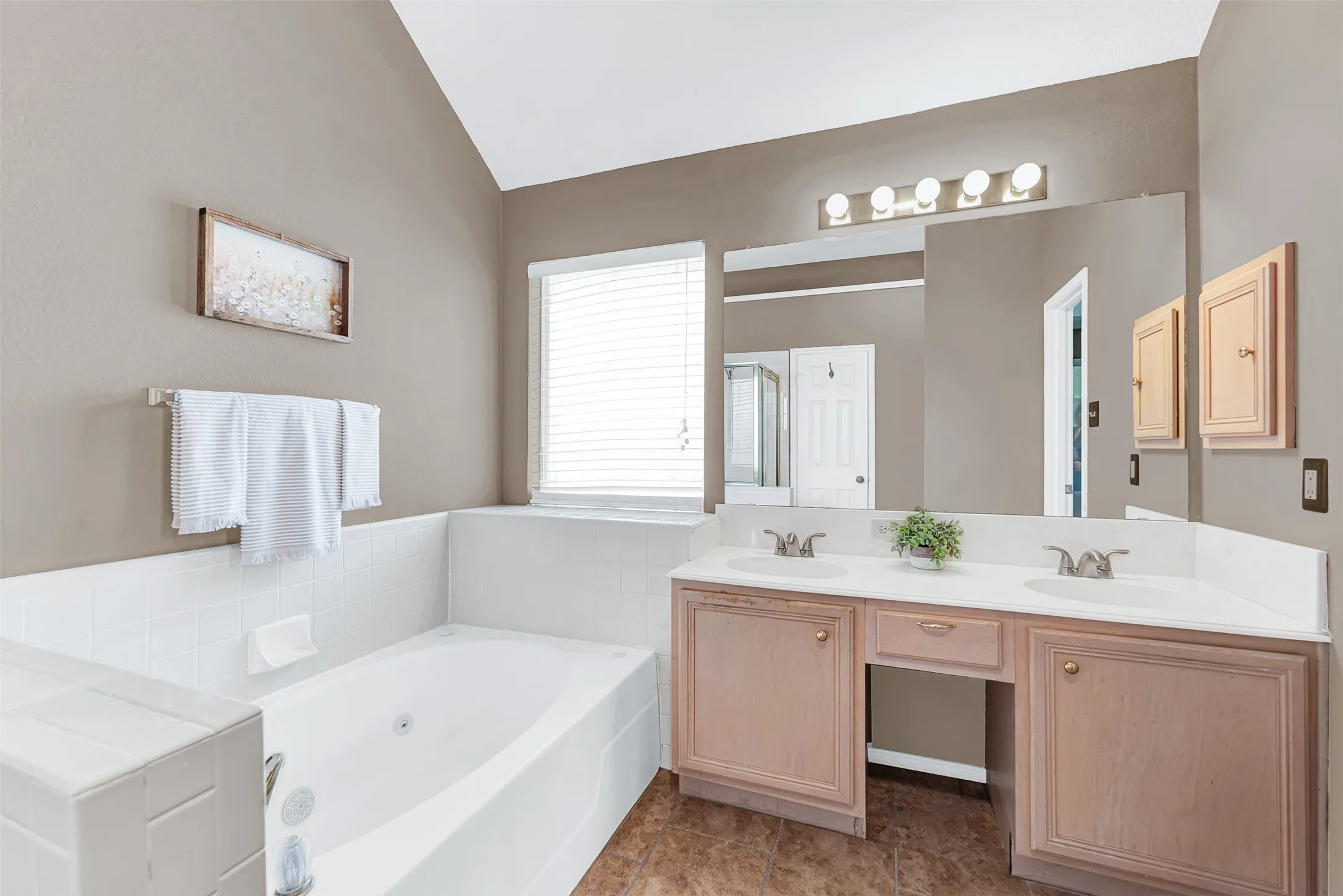 Single Family Residence For Sale in Rockwall County , 3070 Winecup Lane, Rockwall, Texas 75032, 3 Bedroom, 2 Bathroom, 2 Garage spaces, 1,461 Sqft, built in 1997, mls#21270077, Real Estate Agent in Rockwall, Homes For Sale in Rockwall county, Homes For Sale in Rockwall, Realtor in Rockwall Texas, Real Estate Brokerage Independent Realty Texas, Luminita Cordes Realtor