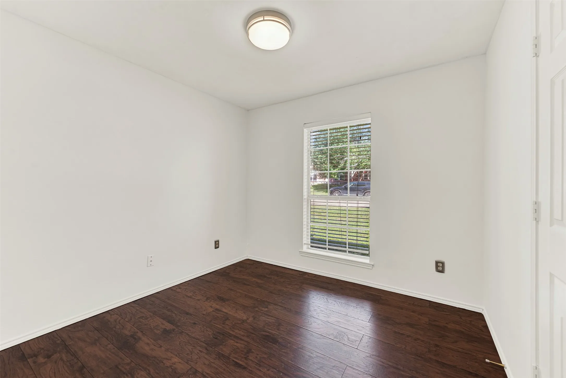 Single Family Residence For Sale in Rockwall County , 3070 Winecup Lane, Rockwall, Texas 75032, 3 Bedroom, 2 Bathroom, 2 Garage spaces, 1,461 Sqft, built in 1997, mls#21270077, Real Estate Agent in Rockwall, Homes For Sale in Rockwall county, Homes For Sale in Rockwall, Realtor in Rockwall Texas, Real Estate Brokerage Independent Realty Texas, Luminita Cordes Realtor
