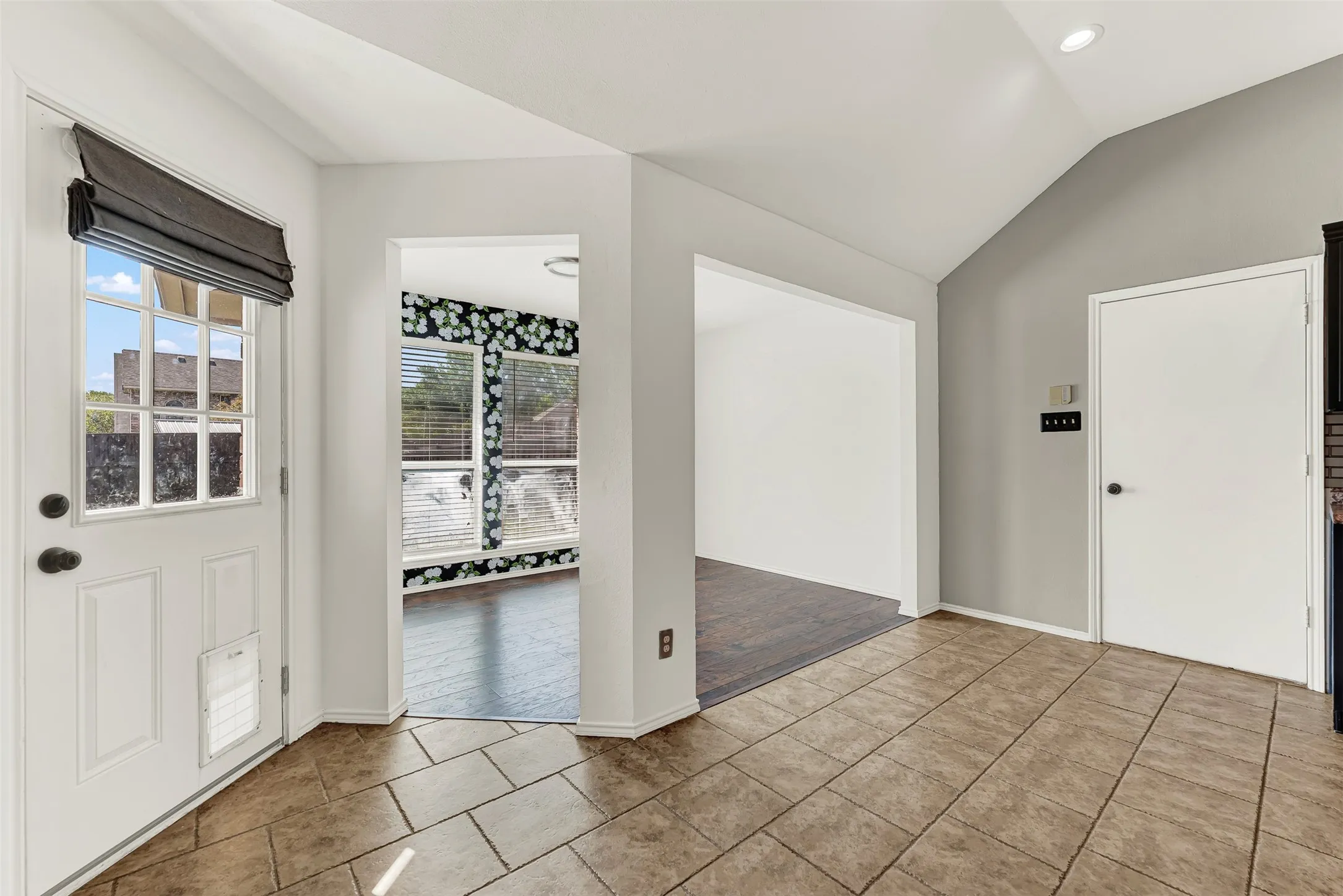 Single Family Residence For Sale in Rockwall County , 3070 Winecup Lane, Rockwall, Texas 75032, 3 Bedroom, 2 Bathroom, 2 Garage spaces, 1,461 Sqft, built in 1997, mls#21270077, Real Estate Agent in Rockwall, Homes For Sale in Rockwall county, Homes For Sale in Rockwall, Realtor in Rockwall Texas, Real Estate Brokerage Independent Realty Texas, Luminita Cordes Realtor