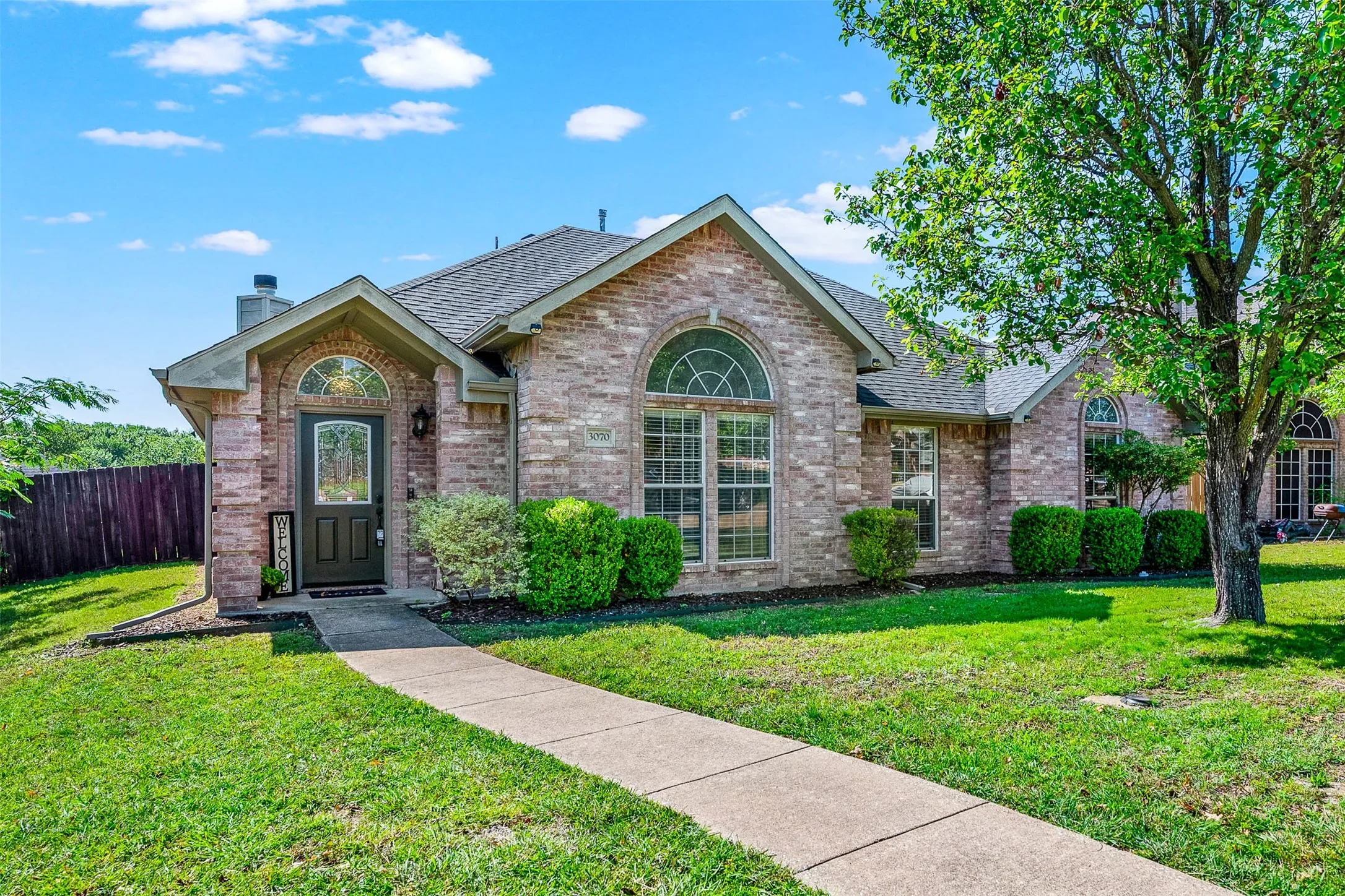 Single Family Residence For Sale in Rockwall County , 3070 Winecup Lane, Rockwall, Texas 75032, 3 Bedroom, 2 Bathroom, 2 Garage spaces, 1,461 Sqft, built in 1997, mls#21270077, Real Estate Agent in Rockwall, Homes For Sale in Rockwall county, Homes For Sale in Rockwall, Realtor in Rockwall Texas, Real Estate Brokerage Independent Realty Texas, Luminita Cordes Realtor