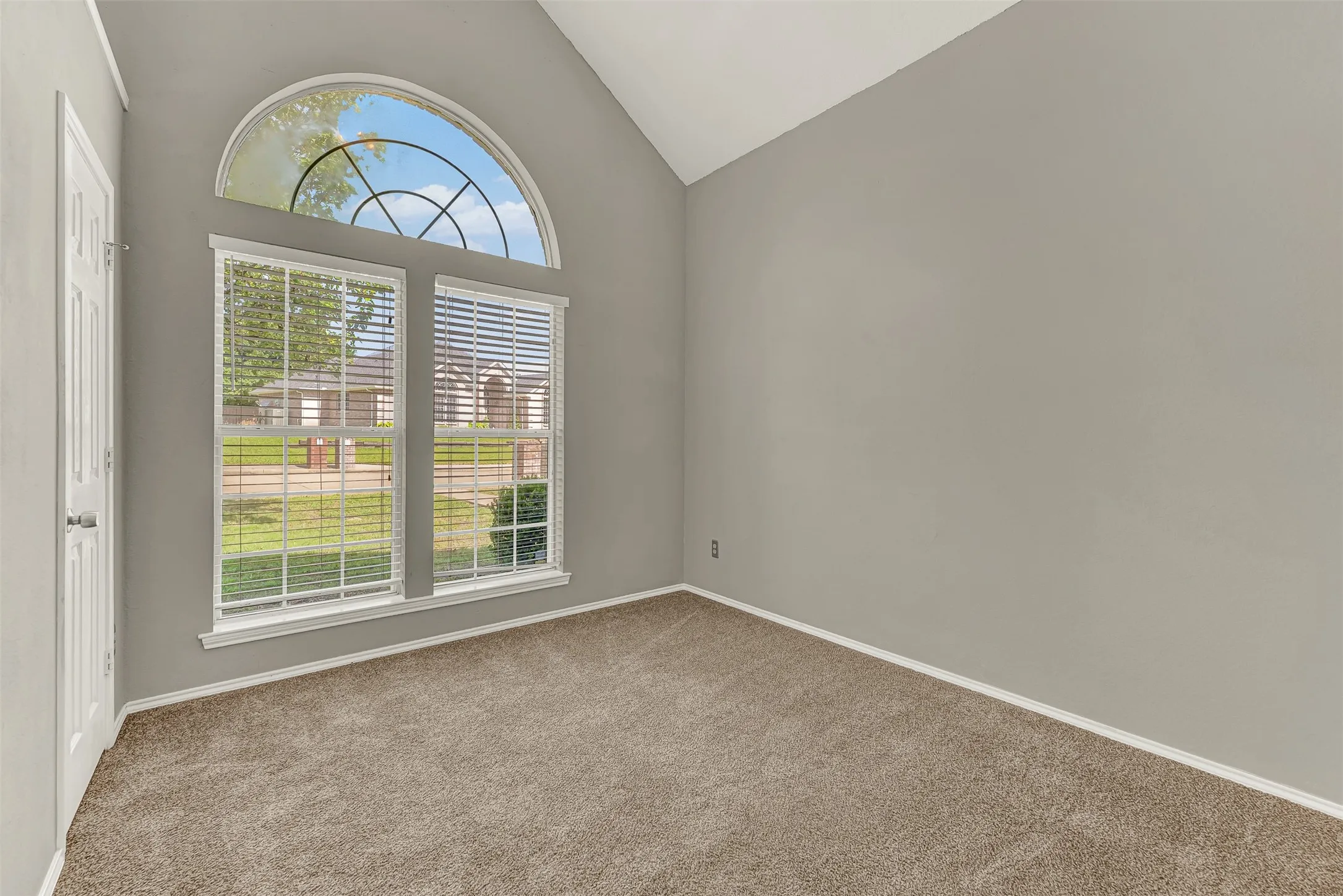 Single Family Residence For Sale in Rockwall County , 3070 Winecup Lane, Rockwall, Texas 75032, 3 Bedroom, 2 Bathroom, 2 Garage spaces, 1,461 Sqft, built in 1997, mls#21270077, Real Estate Agent in Rockwall, Homes For Sale in Rockwall county, Homes For Sale in Rockwall, Realtor in Rockwall Texas, Real Estate Brokerage Independent Realty Texas, Luminita Cordes Realtor