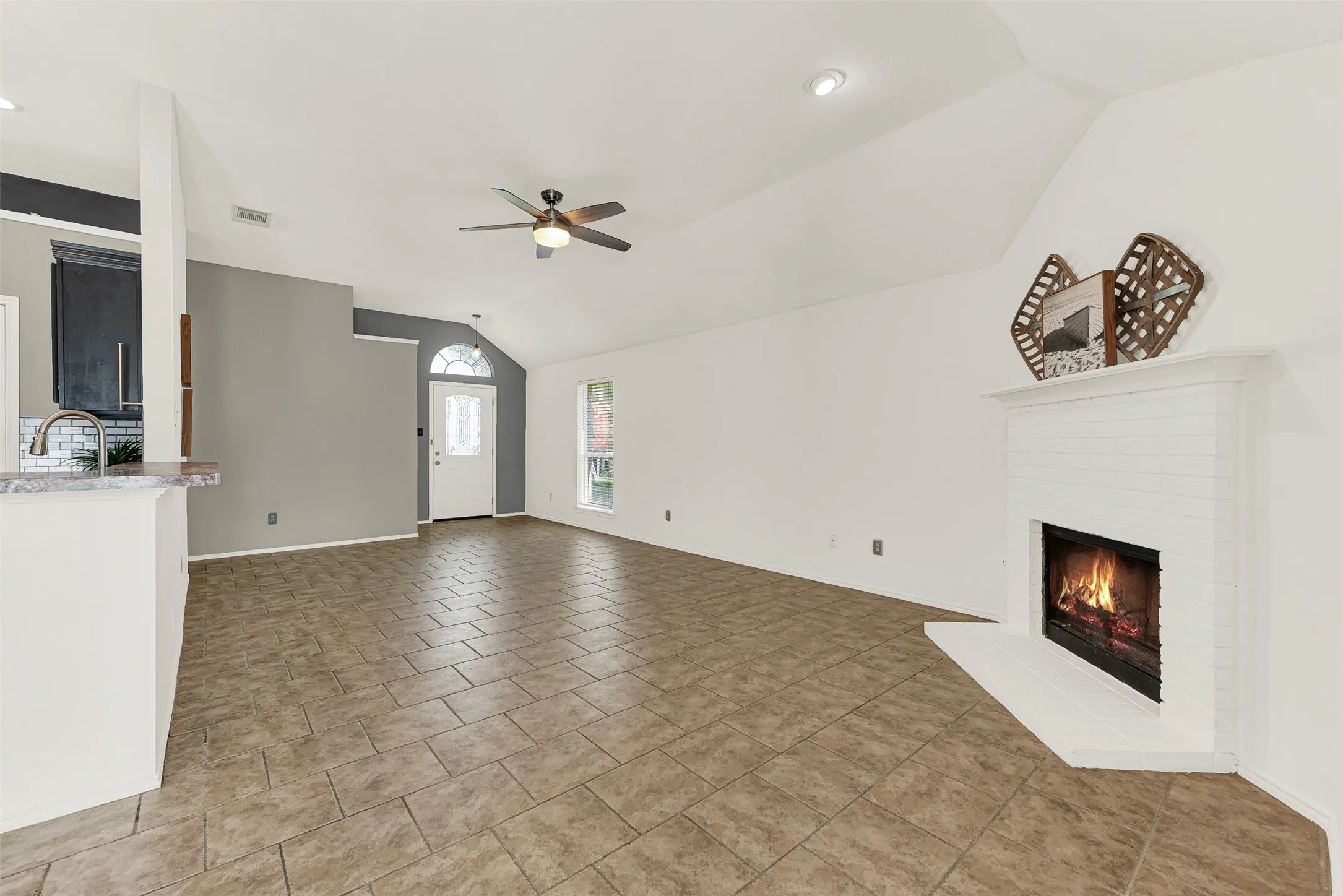 Single Family Residence For Sale in Rockwall County , 3070 Winecup Lane, Rockwall, Texas 75032, 3 Bedroom, 2 Bathroom, 2 Garage spaces, 1,461 Sqft, built in 1997, mls#21270077, Real Estate Agent in Rockwall, Homes For Sale in Rockwall county, Homes For Sale in Rockwall, Realtor in Rockwall Texas, Real Estate Brokerage Independent Realty Texas, Luminita Cordes Realtor