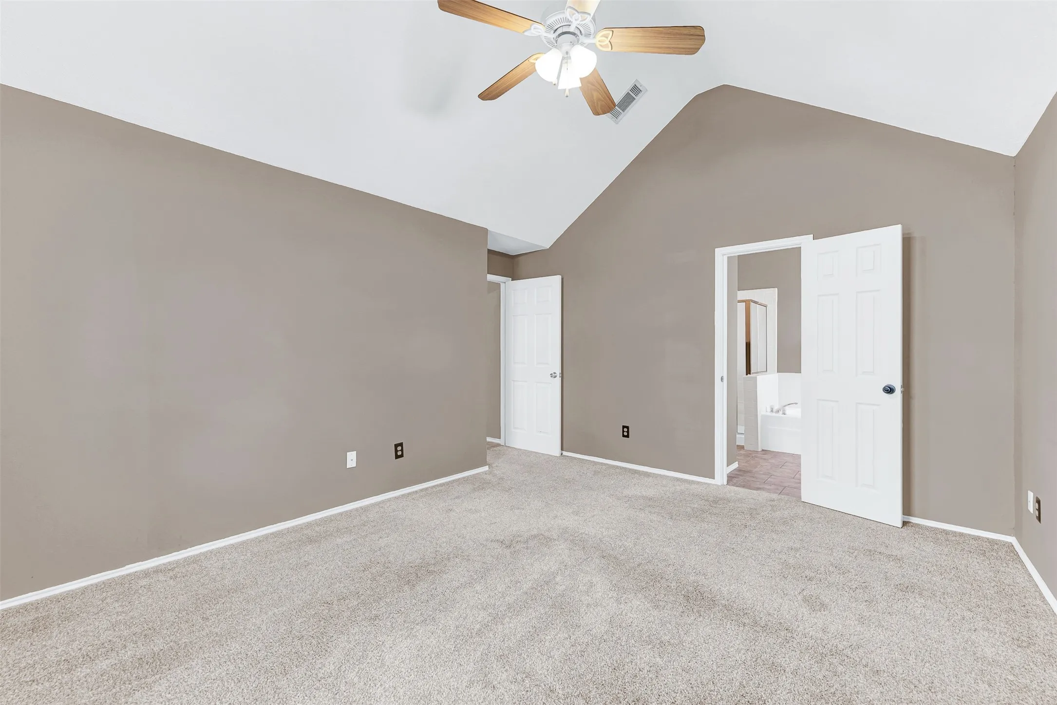 Single Family Residence For Sale in Rockwall County , 3070 Winecup Lane, Rockwall, Texas 75032, 3 Bedroom, 2 Bathroom, 2 Garage spaces, 1,461 Sqft, built in 1997, mls#21270077, Real Estate Agent in Rockwall, Homes For Sale in Rockwall county, Homes For Sale in Rockwall, Realtor in Rockwall Texas, Real Estate Brokerage Independent Realty Texas, Luminita Cordes Realtor