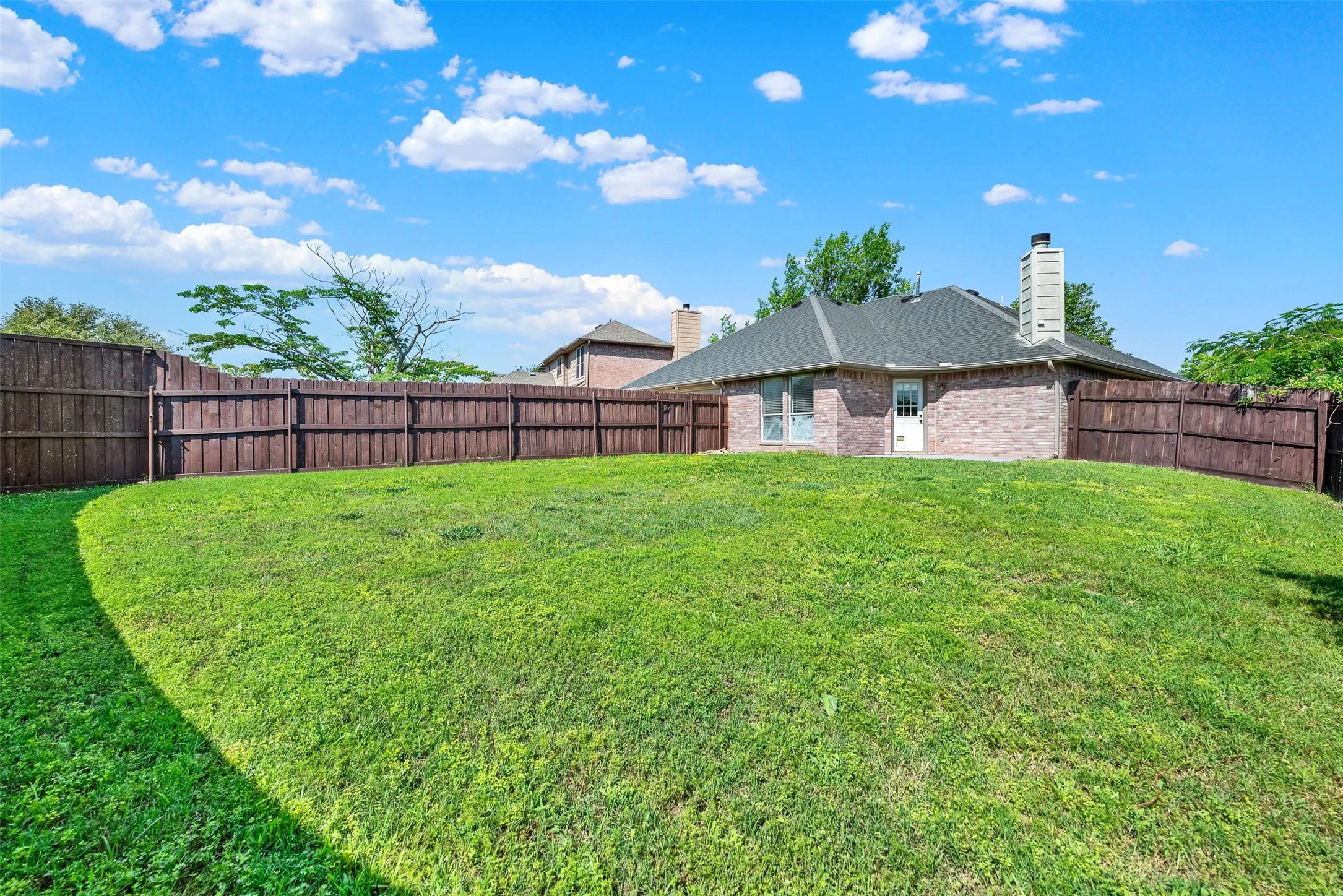 Single Family Residence For Sale in Rockwall County , 3070 Winecup Lane, Rockwall, Texas 75032, 3 Bedroom, 2 Bathroom, 2 Garage spaces, 1,461 Sqft, built in 1997, mls#21270077, Real Estate Agent in Rockwall, Homes For Sale in Rockwall county, Homes For Sale in Rockwall, Realtor in Rockwall Texas, Real Estate Brokerage Independent Realty Texas, Luminita Cordes Realtor