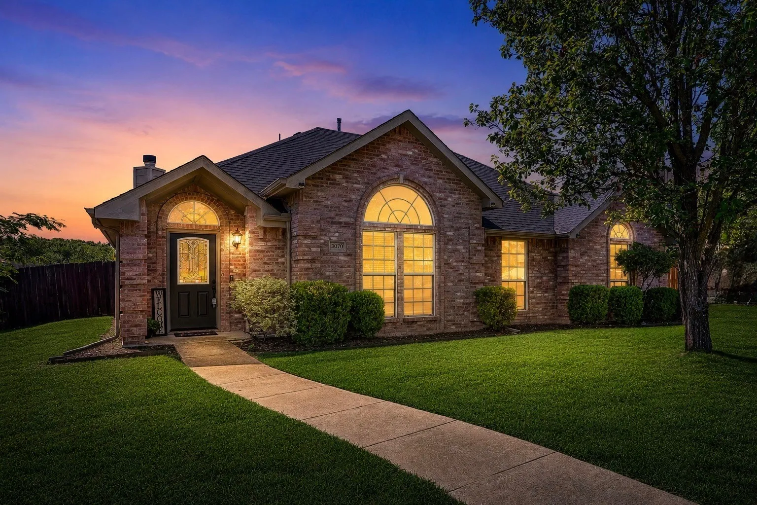Single Family Residence For Sale in Rockwall County , 3070 Winecup Lane, Rockwall, Texas 75032, 3 Bedroom, 2 Bathroom, 2 Garage spaces, 1,461 Sqft, built in 1997, mls#21270077, Real Estate Agent in Rockwall, Homes For Sale in Rockwall county, Homes For Sale in Rockwall, Realtor in Rockwall Texas, Real Estate Brokerage Independent Realty Texas, Luminita Cordes Realtor