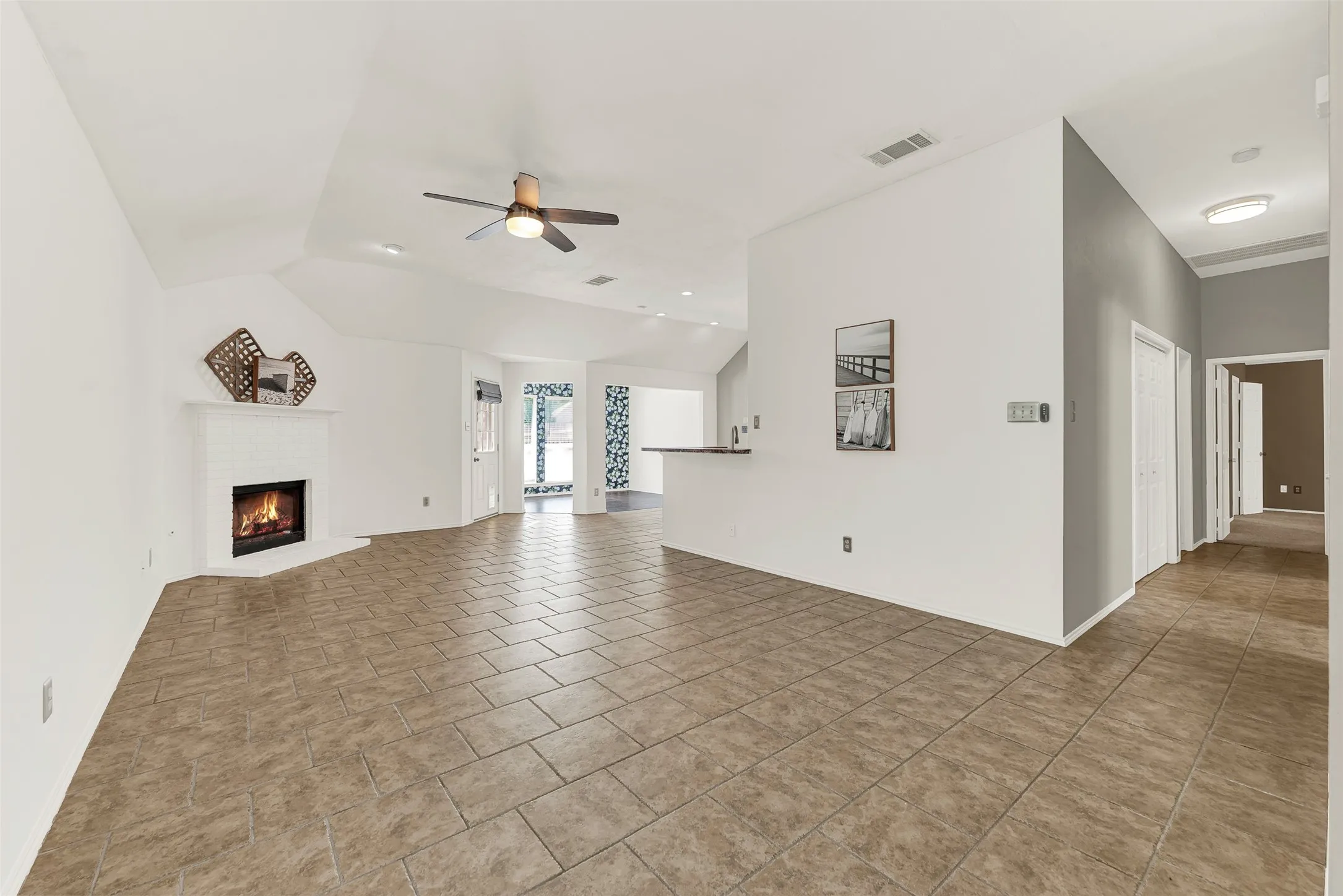 Single Family Residence For Sale in Rockwall County , 3070 Winecup Lane, Rockwall, Texas 75032, 3 Bedroom, 2 Bathroom, 2 Garage spaces, 1,461 Sqft, built in 1997, mls#21270077, Real Estate Agent in Rockwall, Homes For Sale in Rockwall county, Homes For Sale in Rockwall, Realtor in Rockwall Texas, Real Estate Brokerage Independent Realty Texas, Luminita Cordes Realtor