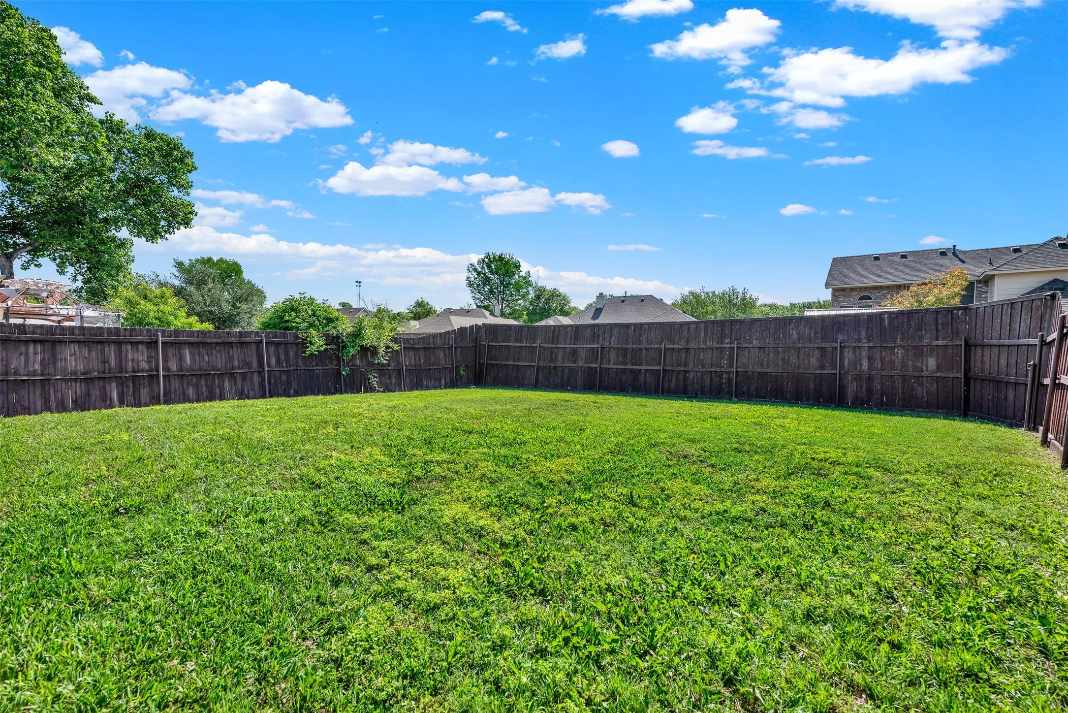 Single Family Residence For Sale in Rockwall County , 3070 Winecup Lane, Rockwall, Texas 75032, 3 Bedroom, 2 Bathroom, 2 Garage spaces, 1,461 Sqft, built in 1997, mls#21270077, Real Estate Agent in Rockwall, Homes For Sale in Rockwall county, Homes For Sale in Rockwall, Realtor in Rockwall Texas, Real Estate Brokerage Independent Realty Texas, Luminita Cordes Realtor