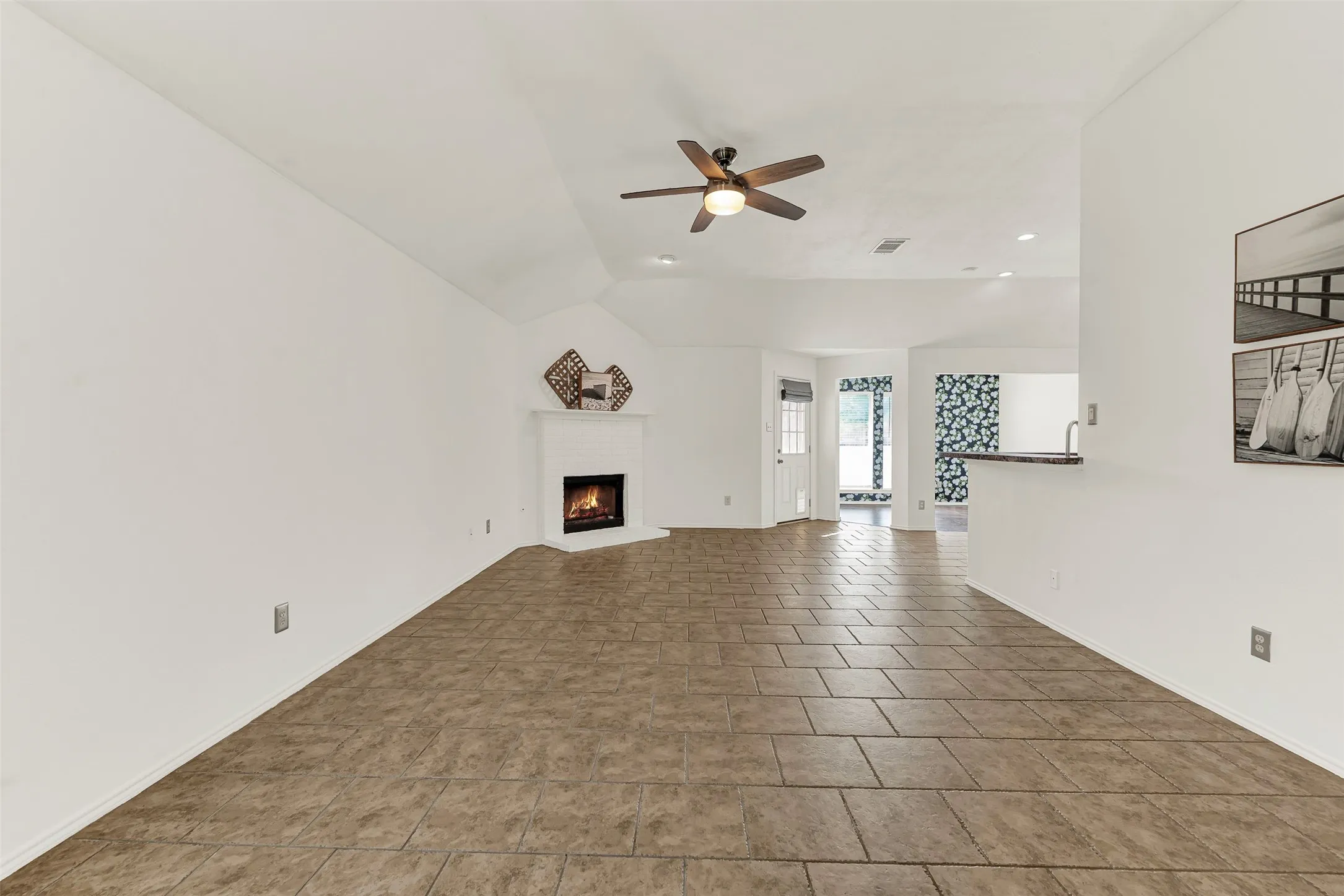 Single Family Residence For Sale in Rockwall County , 3070 Winecup Lane, Rockwall, Texas 75032, 3 Bedroom, 2 Bathroom, 2 Garage spaces, 1,461 Sqft, built in 1997, mls#21270077, Real Estate Agent in Rockwall, Homes For Sale in Rockwall county, Homes For Sale in Rockwall, Realtor in Rockwall Texas, Real Estate Brokerage Independent Realty Texas, Luminita Cordes Realtor