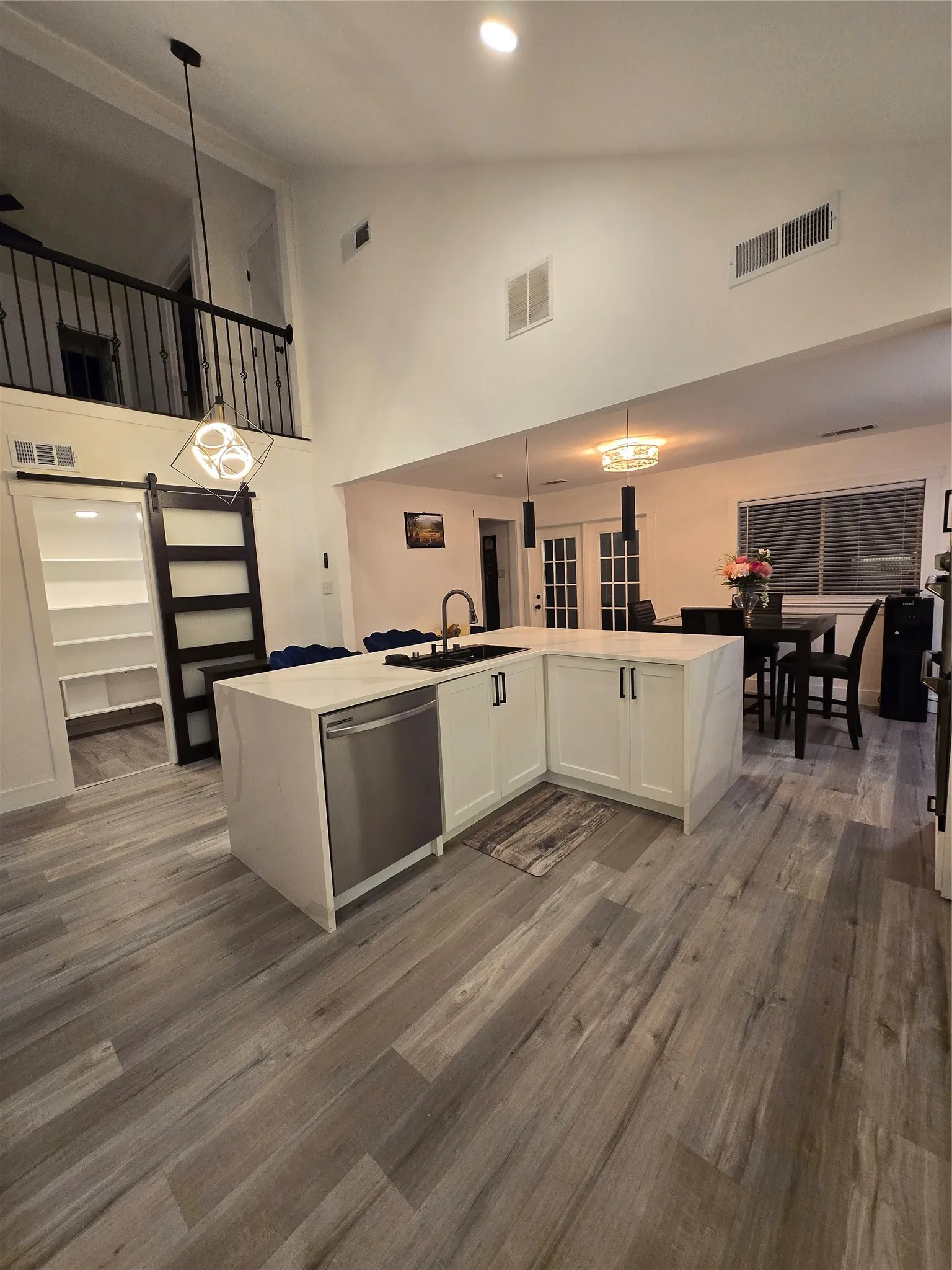 Single Family Residence For Sale in Dallas County , 1802 Clover Trail, Richardson, Texas 75081, 3 Bedrooms, 3 Bathrooms, 2 Garage spaces, 2,622 Sqft, built in 1977, Price $545,000, mls#21263527, Real Estate Agent in Richardson, Homes For Sale in Dallas county, Homes For Sale in Richardson, Realtor in Richardson Texas, Real Estate Brokerage Independent Realty Texas, Luminita Cordes Realtor