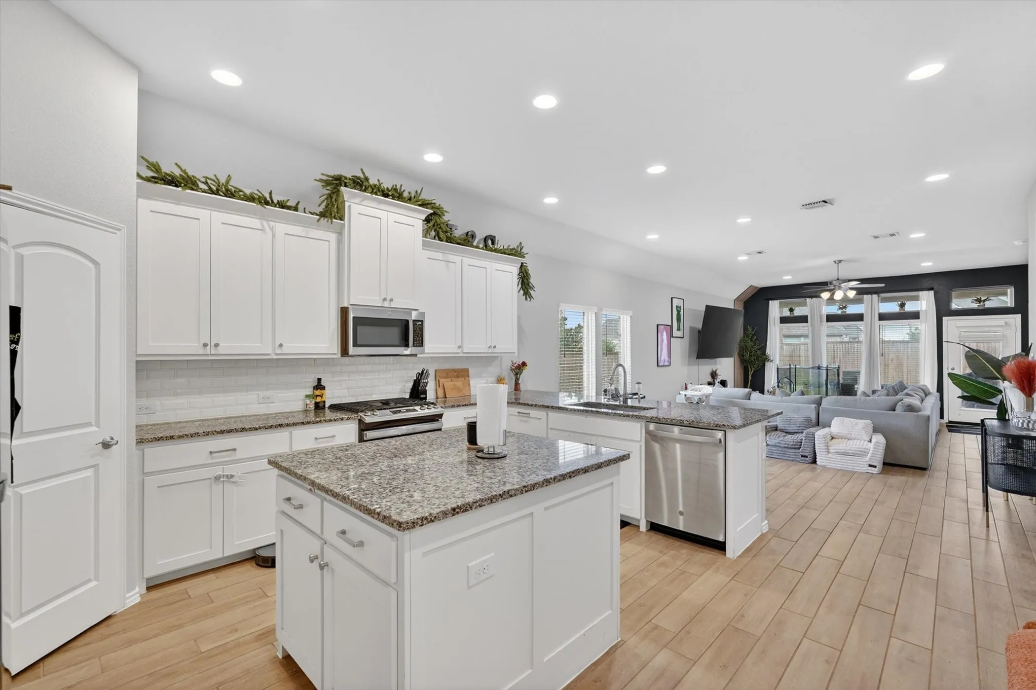 Single Family Residence For Sale in Kaufman County , 2301 Birdwell Cove, Forney, Texas 75126, 3 Bedroom, 2 Bathroom, 2 Garage spaces, 1,984 Sqft, built in 2020, mls#21273081, Real Estate Agent in Forney, Homes For Sale in Kaufman county, Homes For Sale in Forney, Realtor in Forney Texas, Real Estate Brokerage Independent Realty Texas, Luminita Cordes Realtor