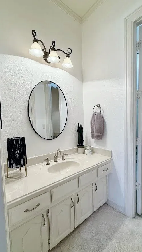 Jack-n-Jill bathroom- ensuite for the 2nd Bedroom.