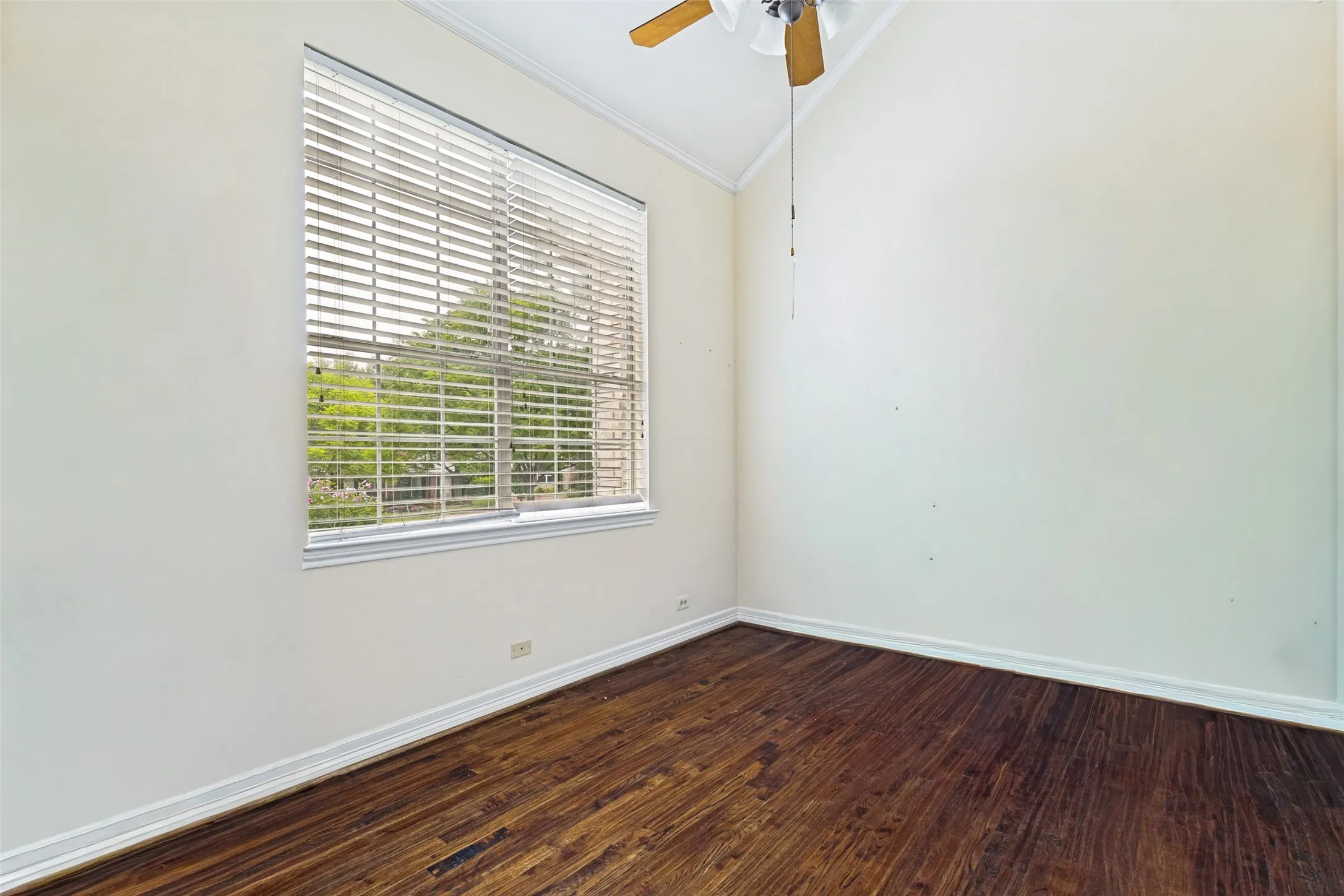 3RD Bedroom- Hardwoods, Cathedral Ceilings, walkin- full bath