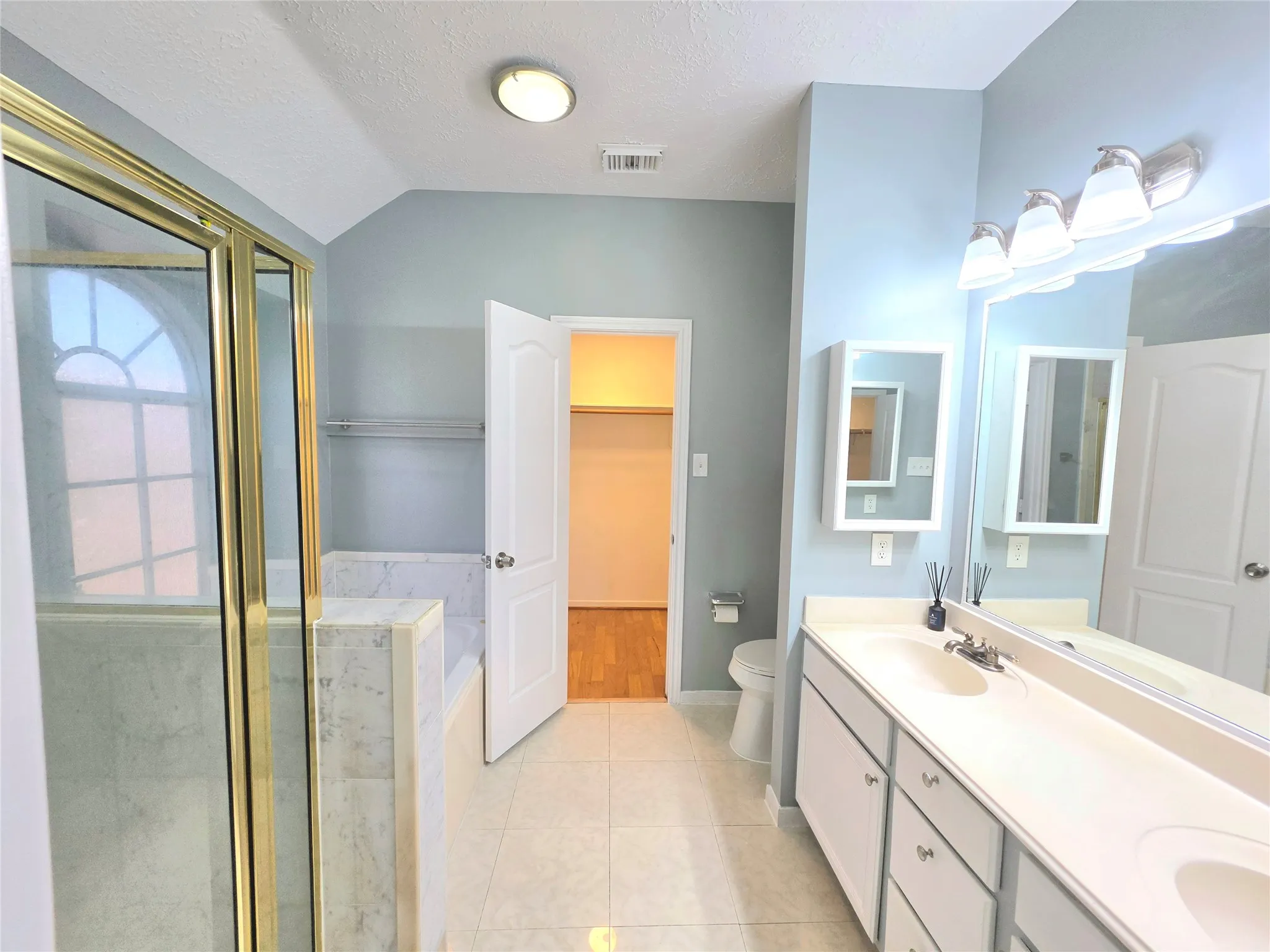 Double vanity with integrated sinks, framed mirror, and dual medicine cabinets