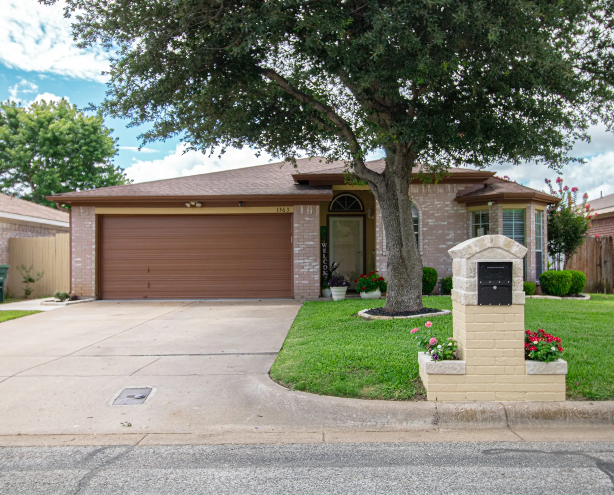 Single Family Residence For Sale in Tarrant County , 1363 Yorkshire Street 2, Fort Worth, Texas 76134, 4 Bedroom, 2 Bathroom, 2 Garage spaces, 1,638 Sqft, built in 1994, mls#21273102, Real Estate Agent in Fort Worth, Homes For Sale in Tarrant county, Homes For Sale in Fort Worth, Realtor in Fort Worth Texas, Real Estate Brokerage Independent Realty Texas, Luminita Cordes Realtor