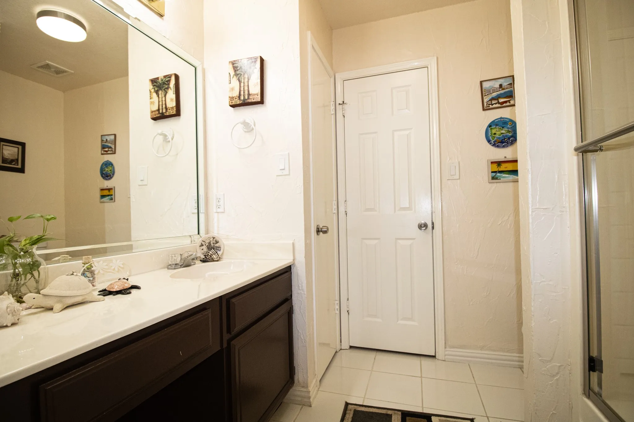 Single Family Residence For Sale in Tarrant County , 1363 Yorkshire Street 2, Fort Worth, Texas 76134, 4 Bedroom, 2 Bathroom, 2 Garage spaces, 1,638 Sqft, built in 1994, mls#21273102, Real Estate Agent in Fort Worth, Homes For Sale in Tarrant county, Homes For Sale in Fort Worth, Realtor in Fort Worth Texas, Real Estate Brokerage Independent Realty Texas, Luminita Cordes Realtor