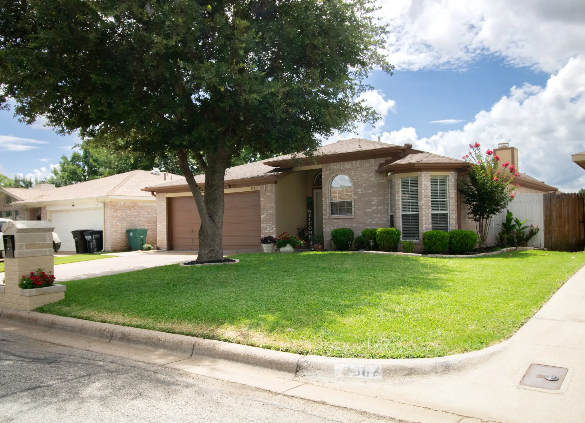 Single Family Residence For Sale in Tarrant County , 1363 Yorkshire Street 2, Fort Worth, Texas 76134, 4 Bedroom, 2 Bathroom, 2 Garage spaces, 1,638 Sqft, built in 1994, mls#21273102, Real Estate Agent in Fort Worth, Homes For Sale in Tarrant county, Homes For Sale in Fort Worth, Realtor in Fort Worth Texas, Real Estate Brokerage Independent Realty Texas, Luminita Cordes Realtor