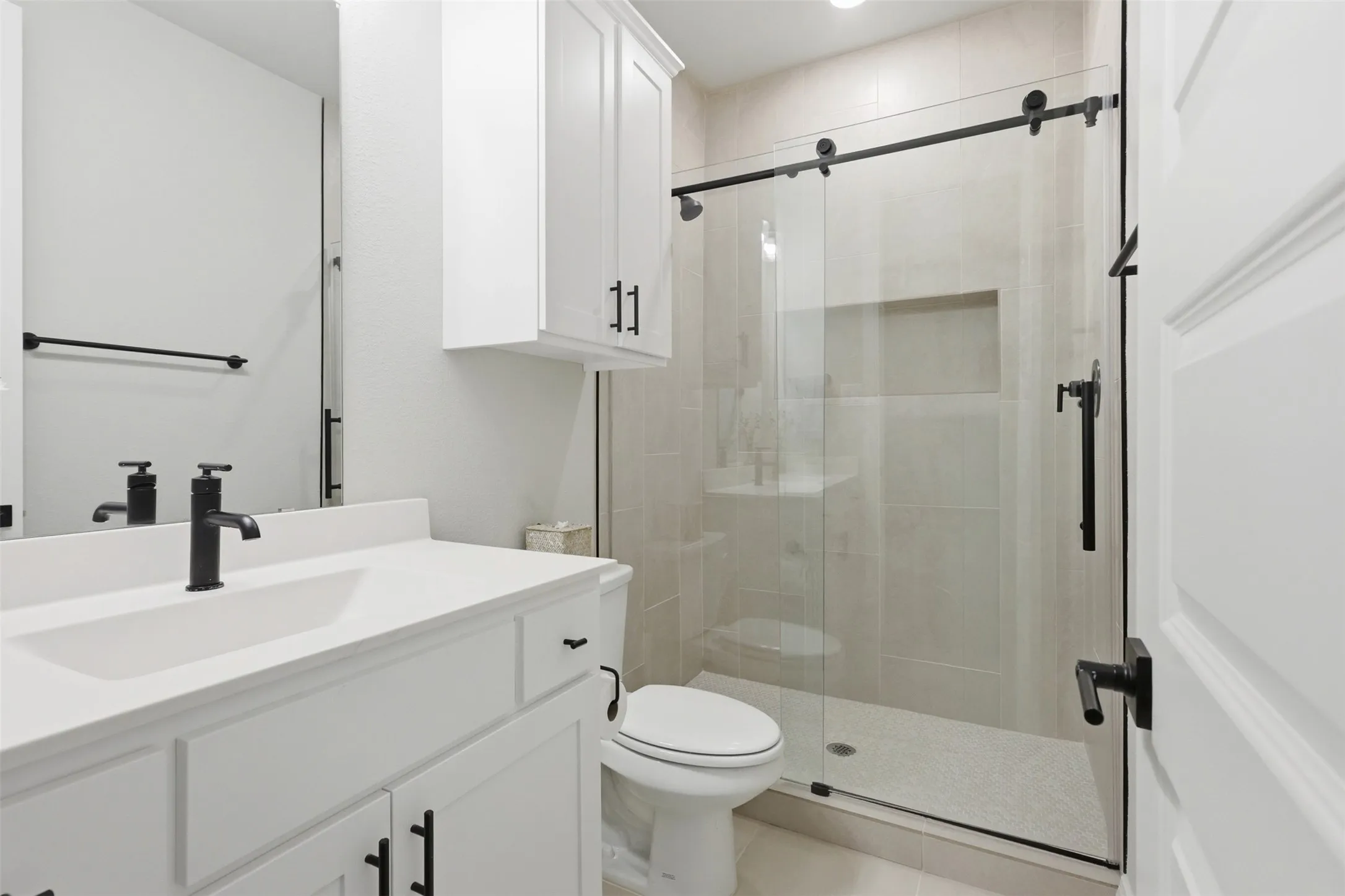 Guest bathroom DOWNSTAIRS