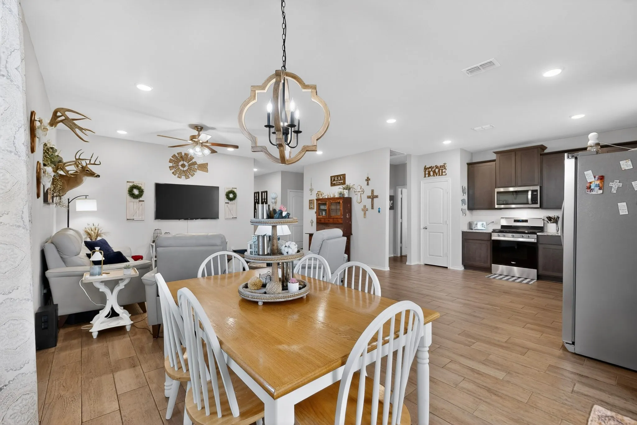 Single Family Residence For Sale in Johnson County , 645 Pawprint Hollow, Godley, Texas 76044, 3 Bedroom, 2 Bathroom, 2 Garage spaces, 1,519 Sqft, built in 2023, mls#21272675, Real Estate Agent in Godley, Homes For Sale in Johnson county, Homes For Sale in Godley, Realtor in Godley Texas, Real Estate Brokerage Independent Realty Texas, Luminita Cordes Realtor