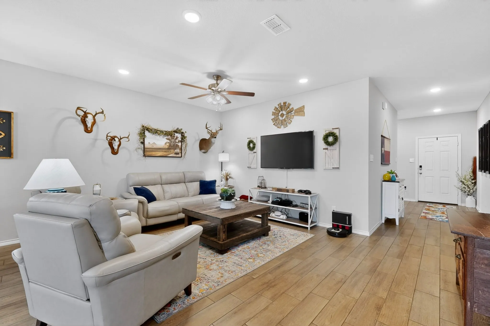 Single Family Residence For Sale in Johnson County , 645 Pawprint Hollow, Godley, Texas 76044, 3 Bedroom, 2 Bathroom, 2 Garage spaces, 1,519 Sqft, built in 2023, mls#21272675, Real Estate Agent in Godley, Homes For Sale in Johnson county, Homes For Sale in Godley, Realtor in Godley Texas, Real Estate Brokerage Independent Realty Texas, Luminita Cordes Realtor