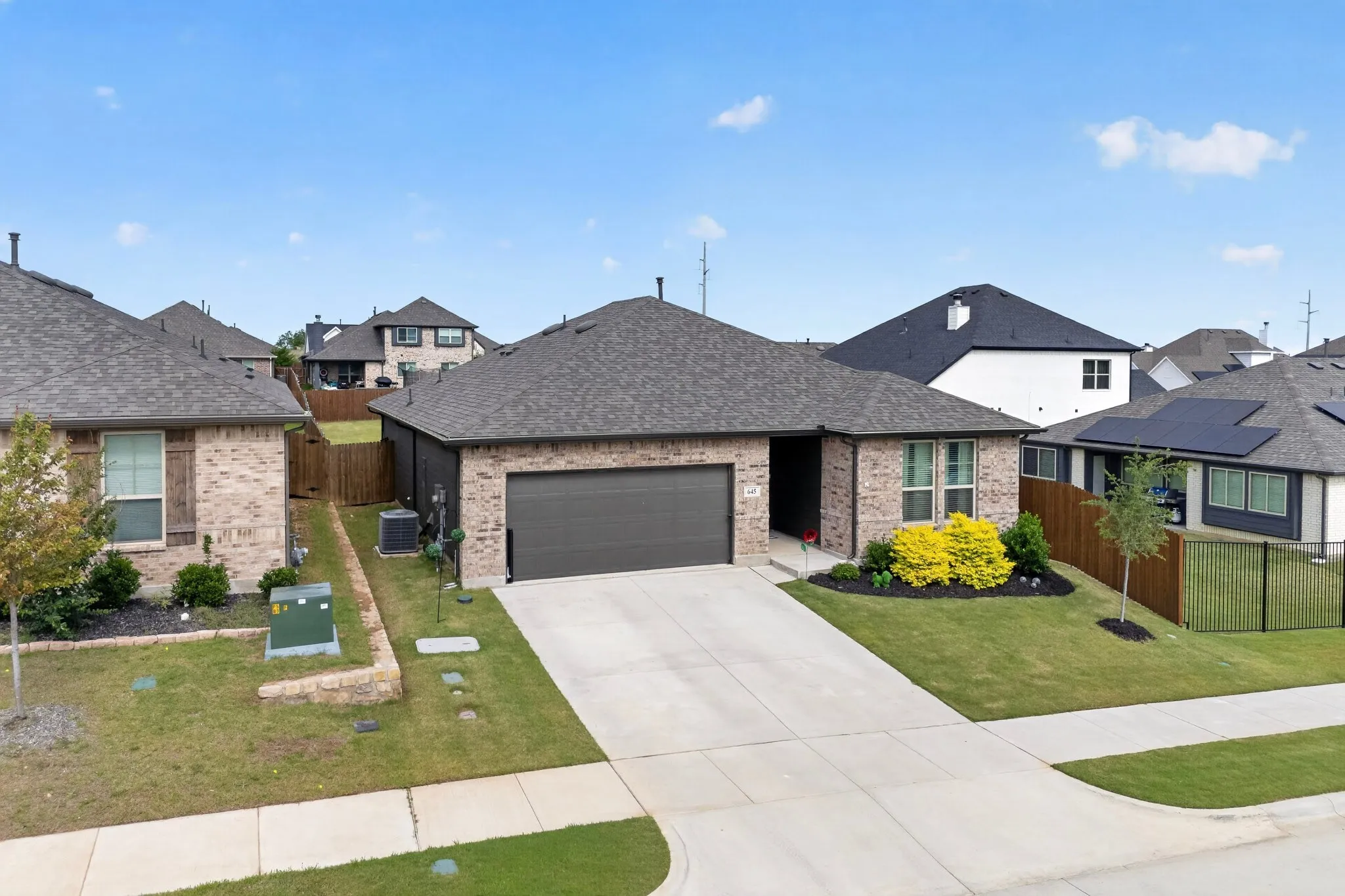 Single Family Residence For Sale in Johnson County , 645 Pawprint Hollow, Godley, Texas 76044, 3 Bedroom, 2 Bathroom, 2 Garage spaces, 1,519 Sqft, built in 2023, mls#21272675, Real Estate Agent in Godley, Homes For Sale in Johnson county, Homes For Sale in Godley, Realtor in Godley Texas, Real Estate Brokerage Independent Realty Texas, Luminita Cordes Realtor