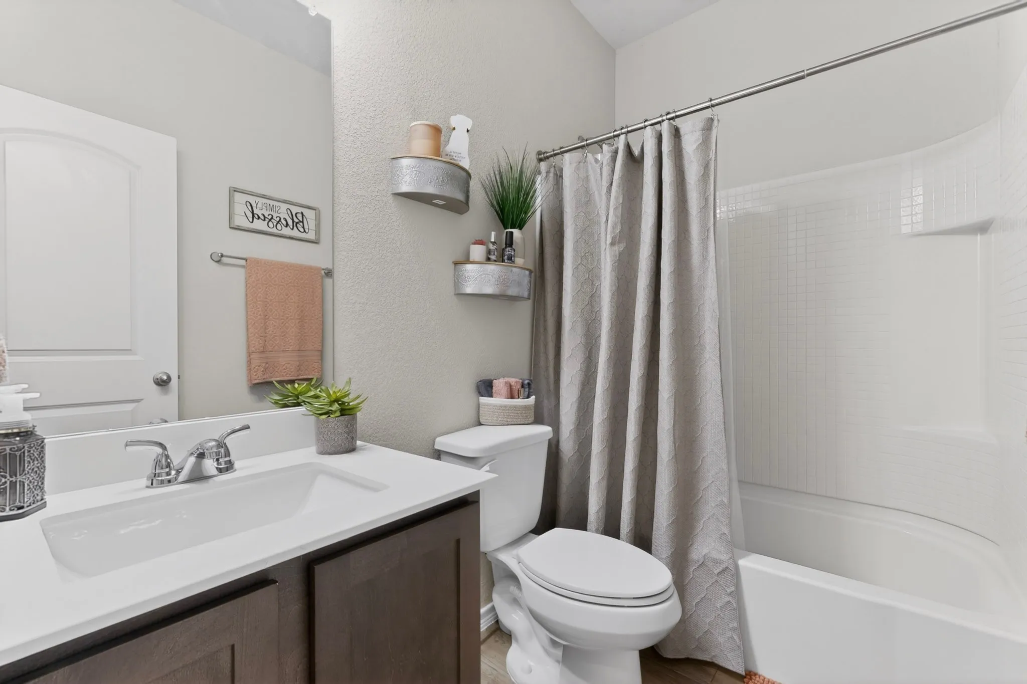 Single Family Residence For Sale in Johnson County , 645 Pawprint Hollow, Godley, Texas 76044, 3 Bedroom, 2 Bathroom, 2 Garage spaces, 1,519 Sqft, built in 2023, mls#21272675, Real Estate Agent in Godley, Homes For Sale in Johnson county, Homes For Sale in Godley, Realtor in Godley Texas, Real Estate Brokerage Independent Realty Texas, Luminita Cordes Realtor