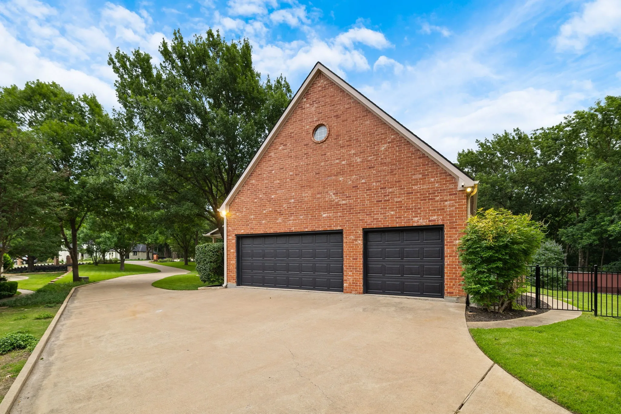 Single Family Residence For Sale in Collin County , 5 Meadowbrook Circle, Melissa, Texas 75454, 3 Bedroom, 3 Bathroom, 3 Garage spaces, 3,371 Sqft, built in 1996, mls#21272593, Real Estate Agent in Melissa, Homes For Sale in Collin county, Homes For Sale in Melissa, Realtor in Melissa Texas, Real Estate Brokerage Independent Realty Texas, Luminita Cordes Realtor